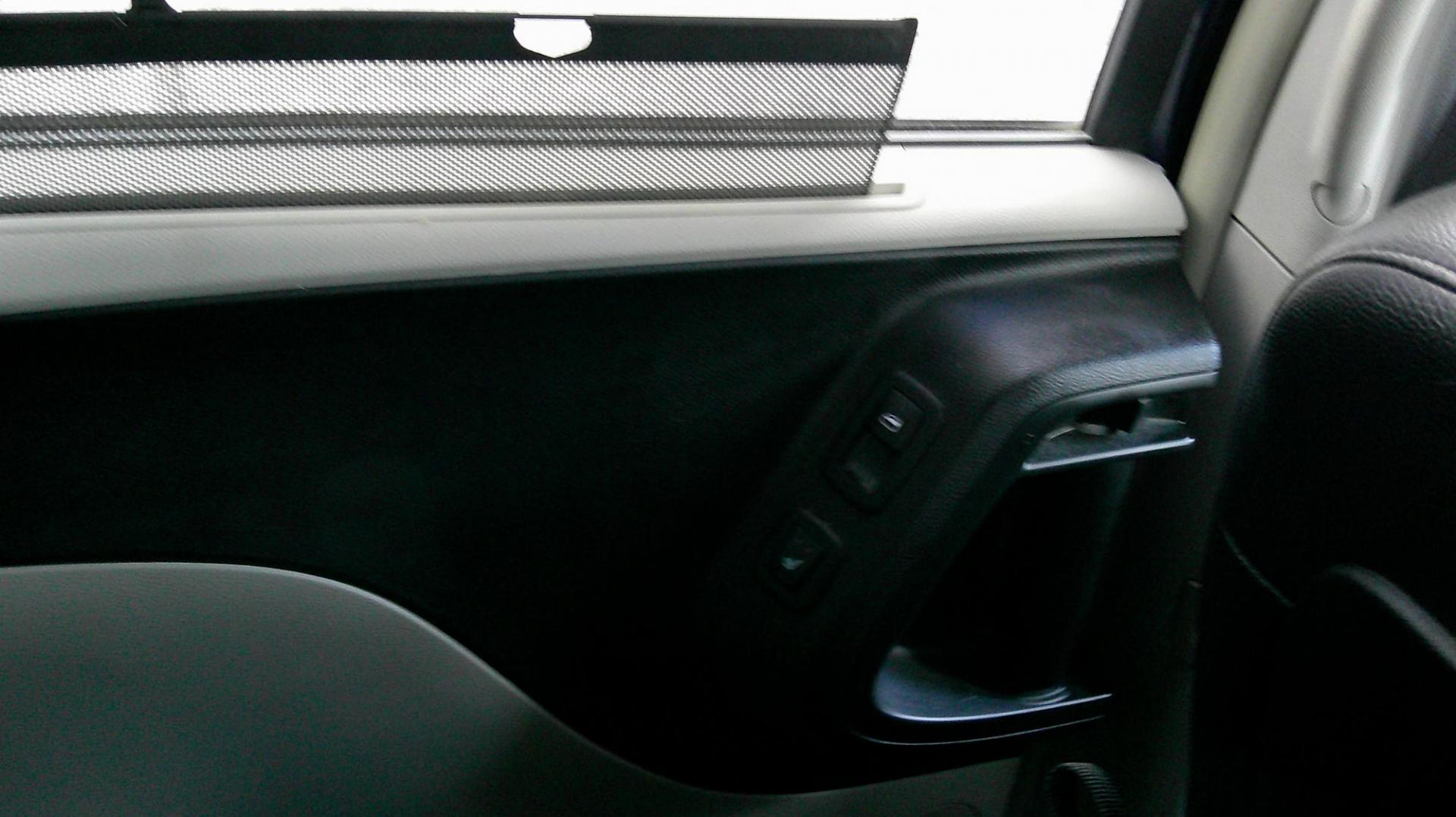 2015 BLUE Chrysler Town & Country Touring-L (2C4RC1CG5FR) with an 3.6L V6 DOHC 24V engine, 6-Speed Automatic transmission, located at 540a Delsea Drive, Sewell, NJ, 08080, (987) 867-5309, 39.752560, -75.111206 - Photo#30