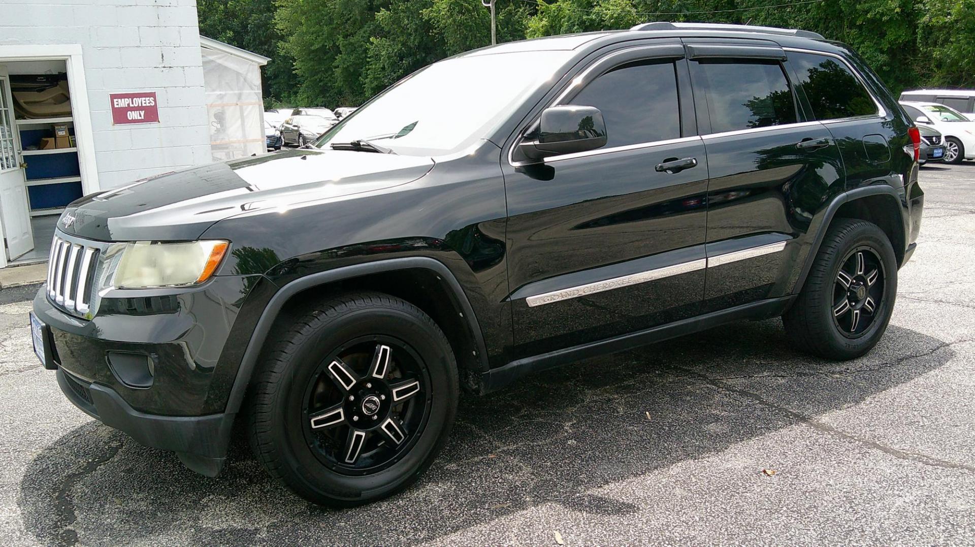 2013 GREEN Jeep Grand Cherokee Laredo 4WD (1C4RJFAG8DC) with an 3.6L V6 DOHC 24V engine, 5-Speed Automatic transmission, located at 540a Delsea Drive, Sewell, NJ, 08080, (987) 867-5309, 39.752560, -75.111206 - Photo#3