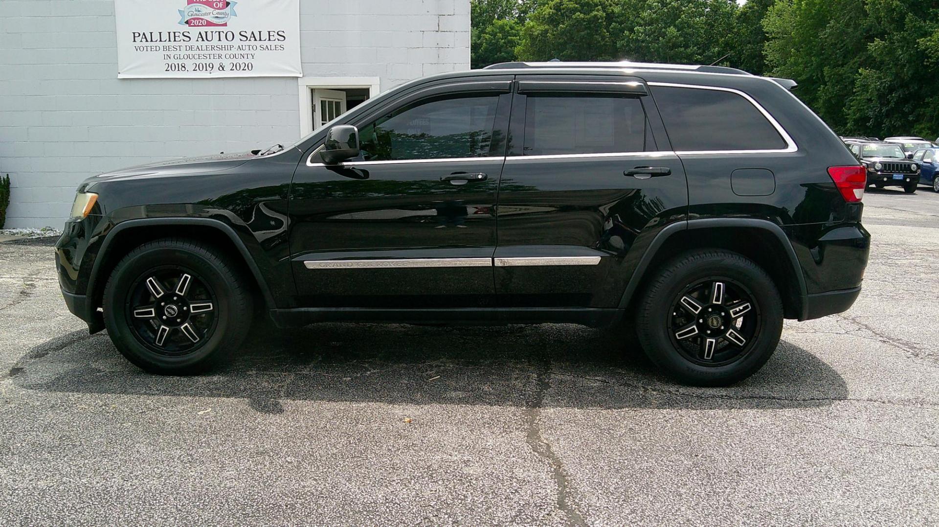 2013 GREEN Jeep Grand Cherokee Laredo 4WD (1C4RJFAG8DC) with an 3.6L V6 DOHC 24V engine, 5-Speed Automatic transmission, located at 540a Delsea Drive, Sewell, NJ, 08080, (987) 867-5309, 39.752560, -75.111206 - Photo#4