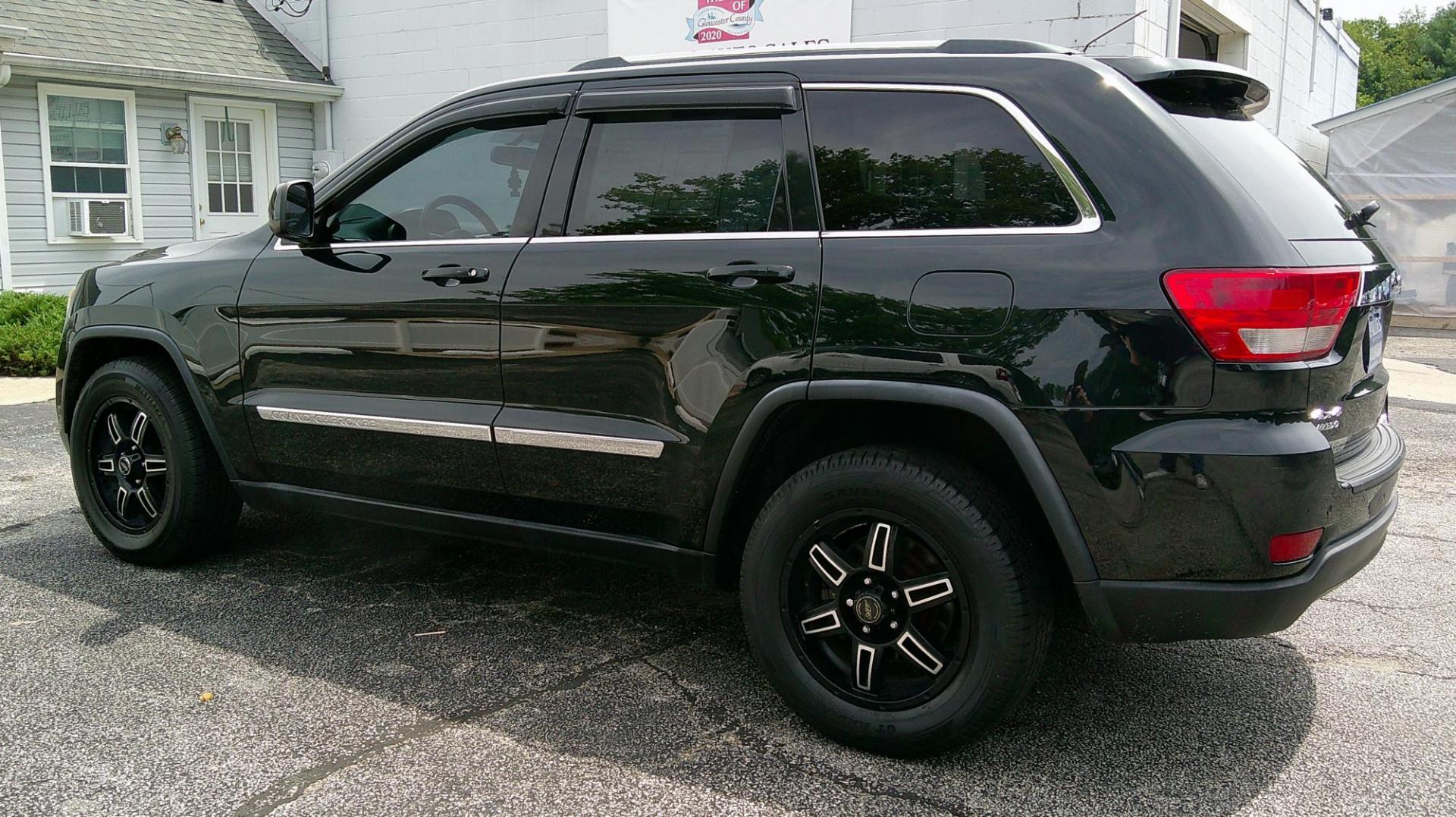 2013 GREEN Jeep Grand Cherokee Laredo 4WD (1C4RJFAG8DC) with an 3.6L V6 DOHC 24V engine, 5-Speed Automatic transmission, located at 540a Delsea Drive, Sewell, NJ, 08080, (987) 867-5309, 39.752560, -75.111206 - Photo#5