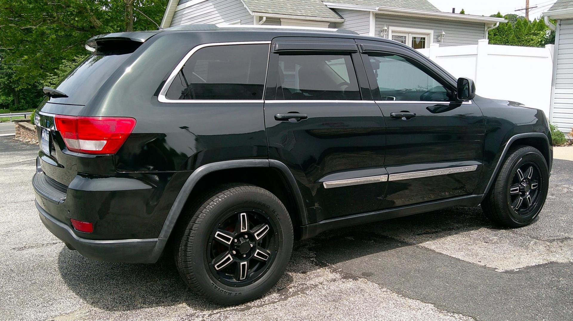 2013 GREEN Jeep Grand Cherokee Laredo 4WD (1C4RJFAG8DC) with an 3.6L V6 DOHC 24V engine, 5-Speed Automatic transmission, located at 540a Delsea Drive, Sewell, NJ, 08080, (987) 867-5309, 39.752560, -75.111206 - Photo#8