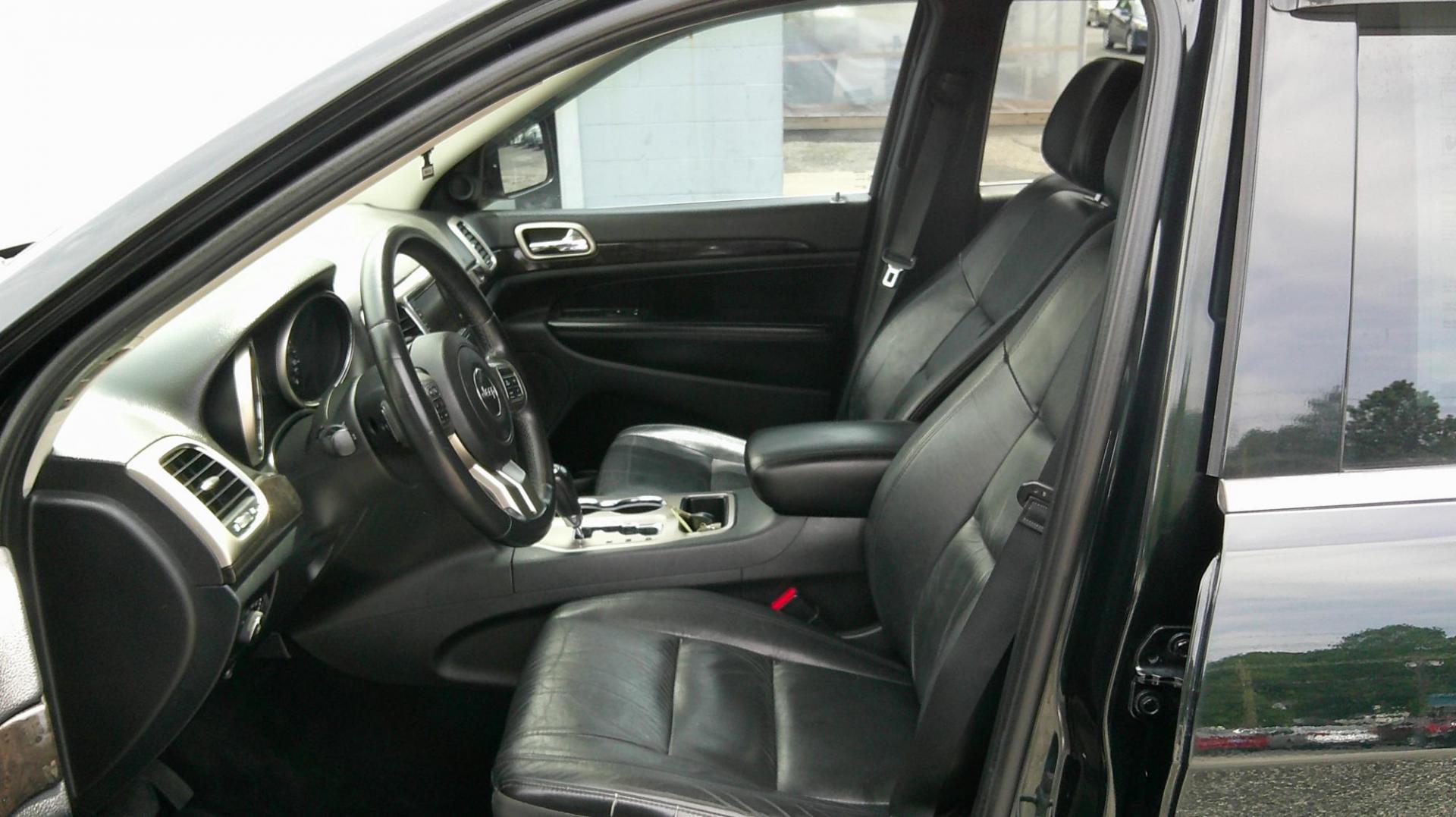 2013 GREEN Jeep Grand Cherokee Laredo 4WD (1C4RJFAG8DC) with an 3.6L V6 DOHC 24V engine, 5-Speed Automatic transmission, located at 540a Delsea Drive, Sewell, NJ, 08080, (987) 867-5309, 39.752560, -75.111206 - Photo#13