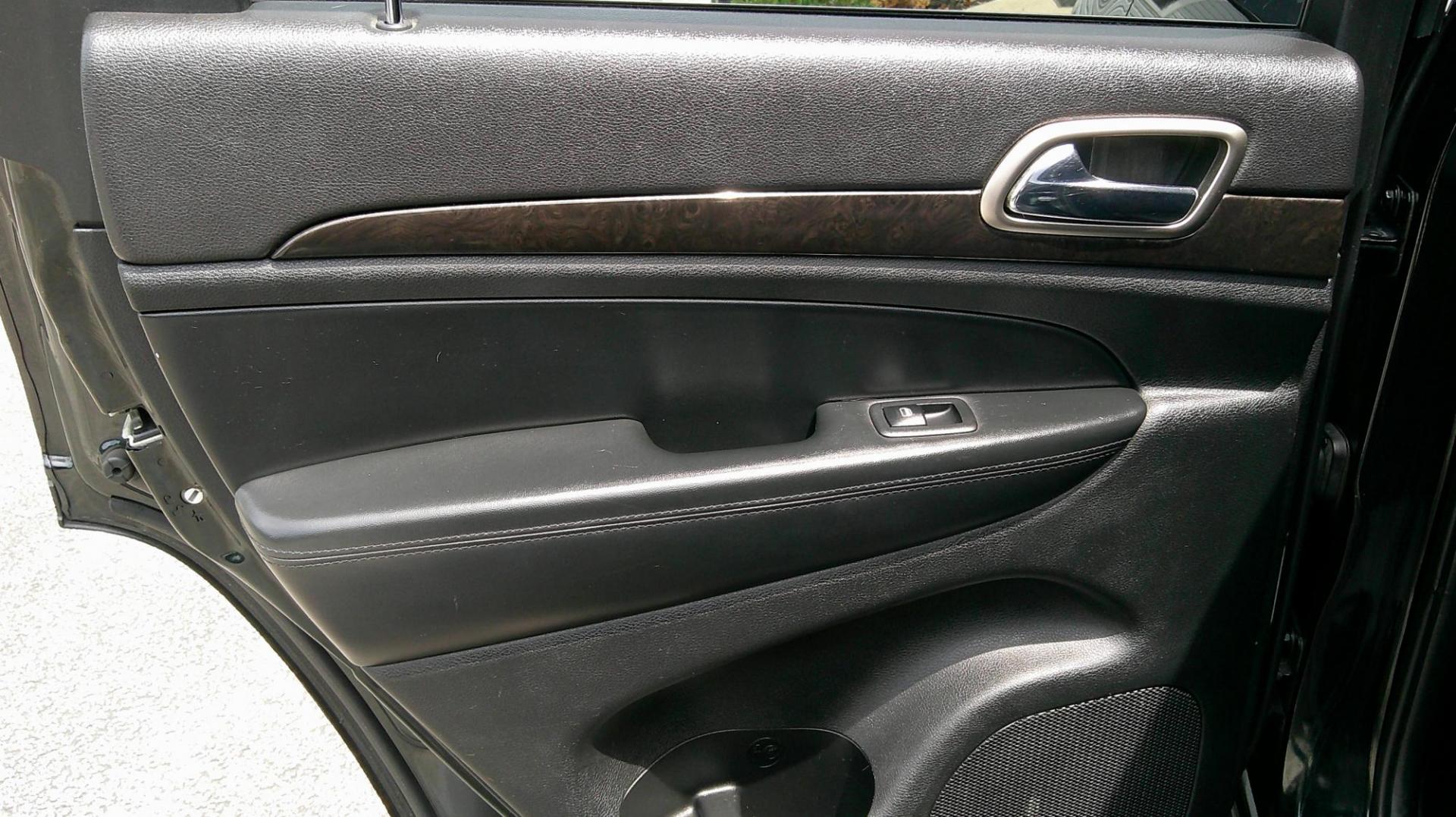 2013 GREEN Jeep Grand Cherokee Laredo 4WD (1C4RJFAG8DC) with an 3.6L V6 DOHC 24V engine, 5-Speed Automatic transmission, located at 540a Delsea Drive, Sewell, NJ, 08080, (987) 867-5309, 39.752560, -75.111206 - Photo#17