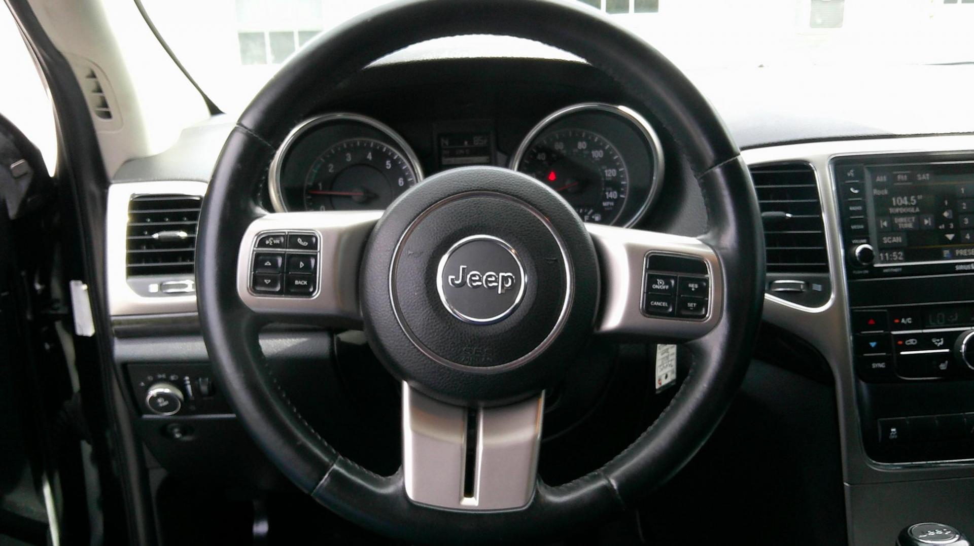 2013 GREEN Jeep Grand Cherokee Laredo 4WD (1C4RJFAG8DC) with an 3.6L V6 DOHC 24V engine, 5-Speed Automatic transmission, located at 540a Delsea Drive, Sewell, NJ, 08080, (987) 867-5309, 39.752560, -75.111206 - Photo#19