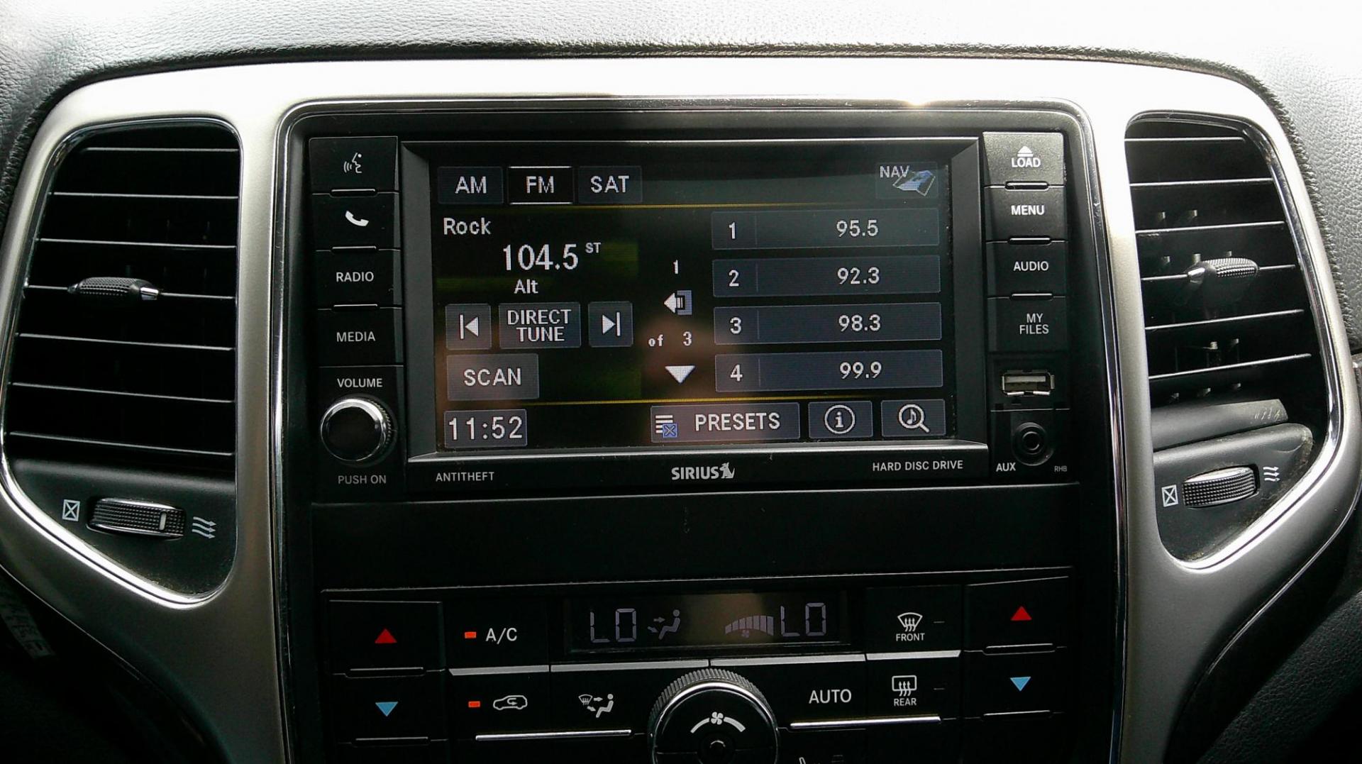 2013 GREEN Jeep Grand Cherokee Laredo 4WD (1C4RJFAG8DC) with an 3.6L V6 DOHC 24V engine, 5-Speed Automatic transmission, located at 540a Delsea Drive, Sewell, NJ, 08080, (987) 867-5309, 39.752560, -75.111206 - Photo#21