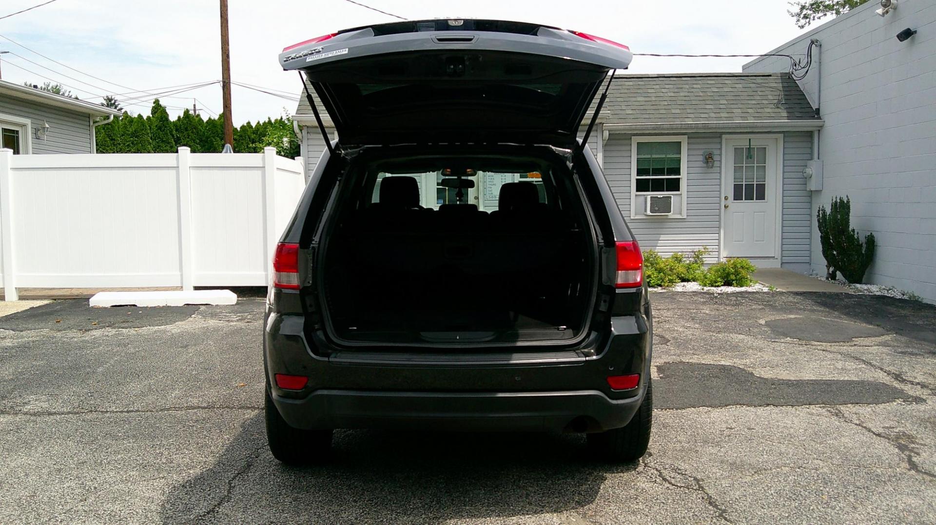 2013 GREEN Jeep Grand Cherokee Laredo 4WD (1C4RJFAG8DC) with an 3.6L V6 DOHC 24V engine, 5-Speed Automatic transmission, located at 540a Delsea Drive, Sewell, NJ, 08080, (987) 867-5309, 39.752560, -75.111206 - Photo#23