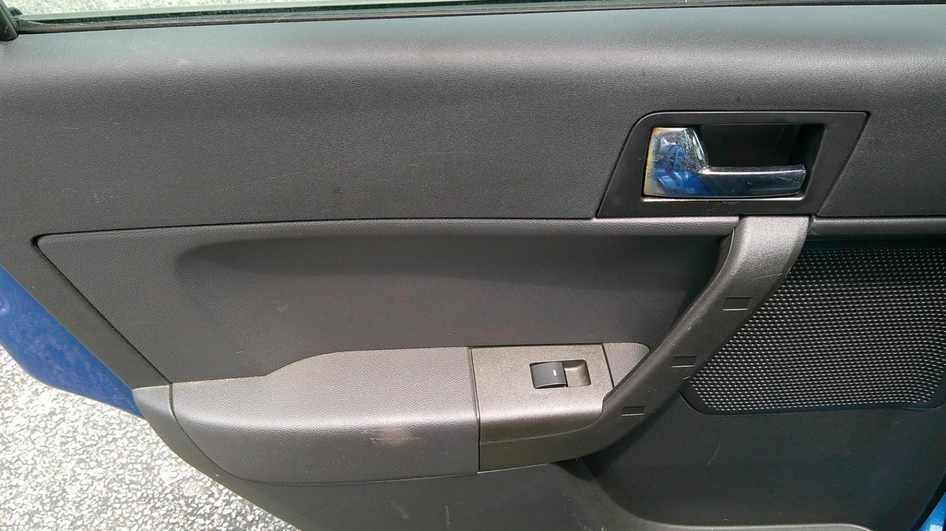 2011 BLUE Ford Focus SEL Sedan (1FAHP3HN7BW) with an 2.0L L4 DOHC 16V engine, located at 540a Delsea Drive, Sewell, NJ, 08080, (987) 867-5309, 39.752560, -75.111206 - Photo#16