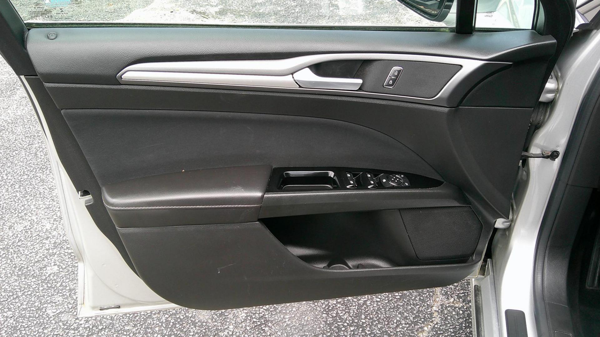 2013 SILVER Ford Fusion SE (3FA6P0H78DR) with an 2.5L L4 DOHC 16V engine, located at 540a Delsea Drive, Sewell, NJ, 08080, (987) 867-5309, 39.752560, -75.111206 - Photo#12