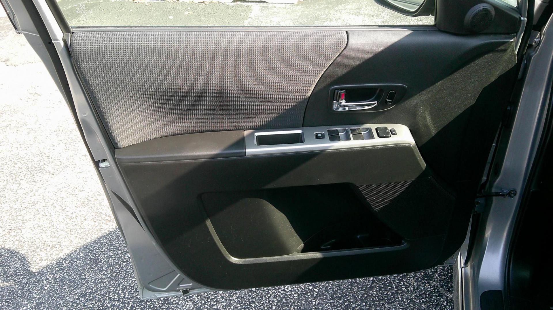 2010 SILVER Mazda MAZDA5 Grand Touring (JM1CR2WLXA0) with an 2.3L L4 DOHC 16V engine, located at 540a Delsea Drive, Sewell, NJ, 08080, (987) 867-5309, 39.752560, -75.111206 - Photo#12