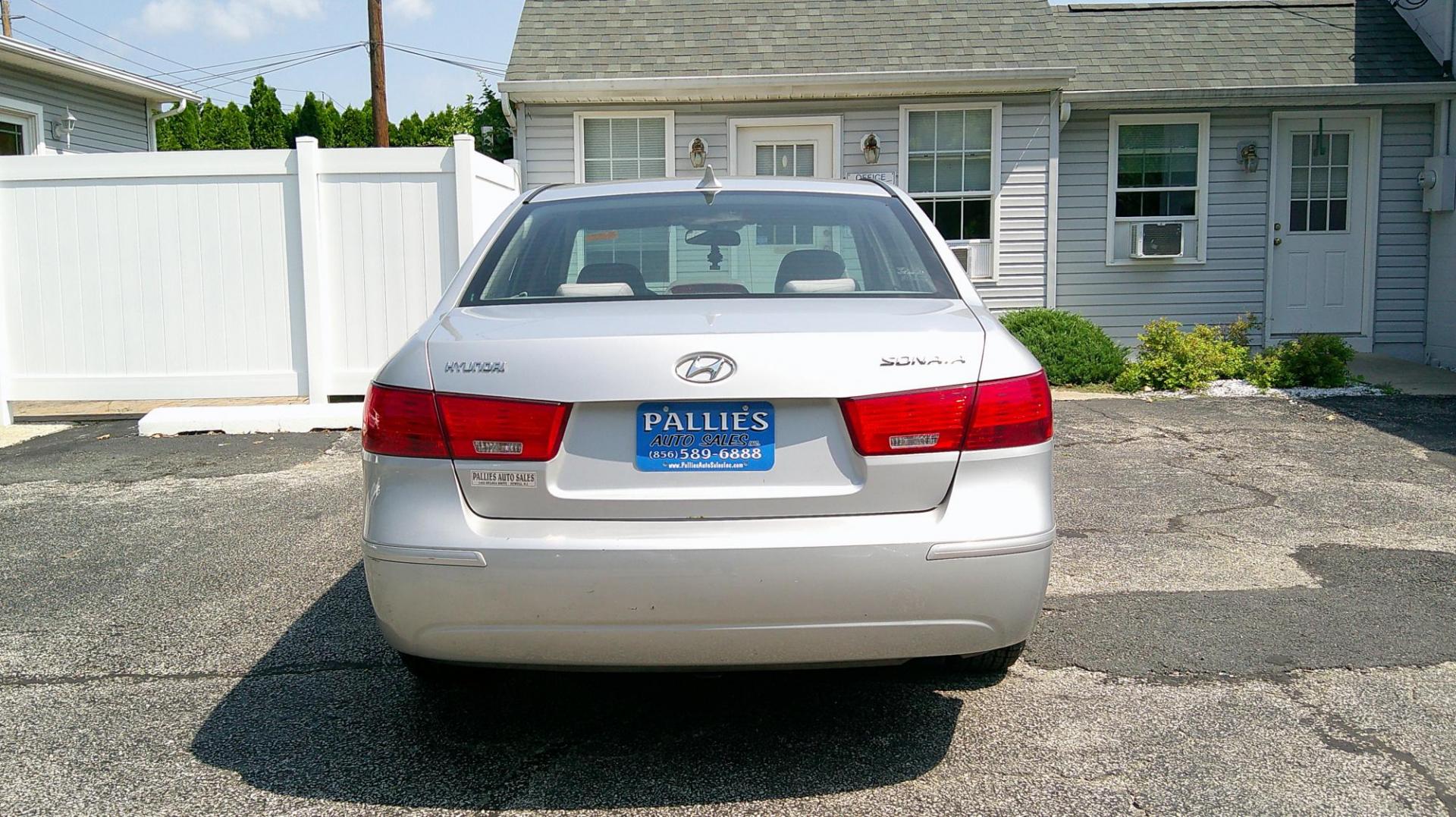 2010 SILVER Hyundai Sonata GLS (5NPET4AC6AH) with an 2.4L L4 DOHC 16V engine, located at 540a Delsea Drive, Sewell, NJ, 08080, (987) 867-5309, 39.752560, -75.111206 - Photo#4