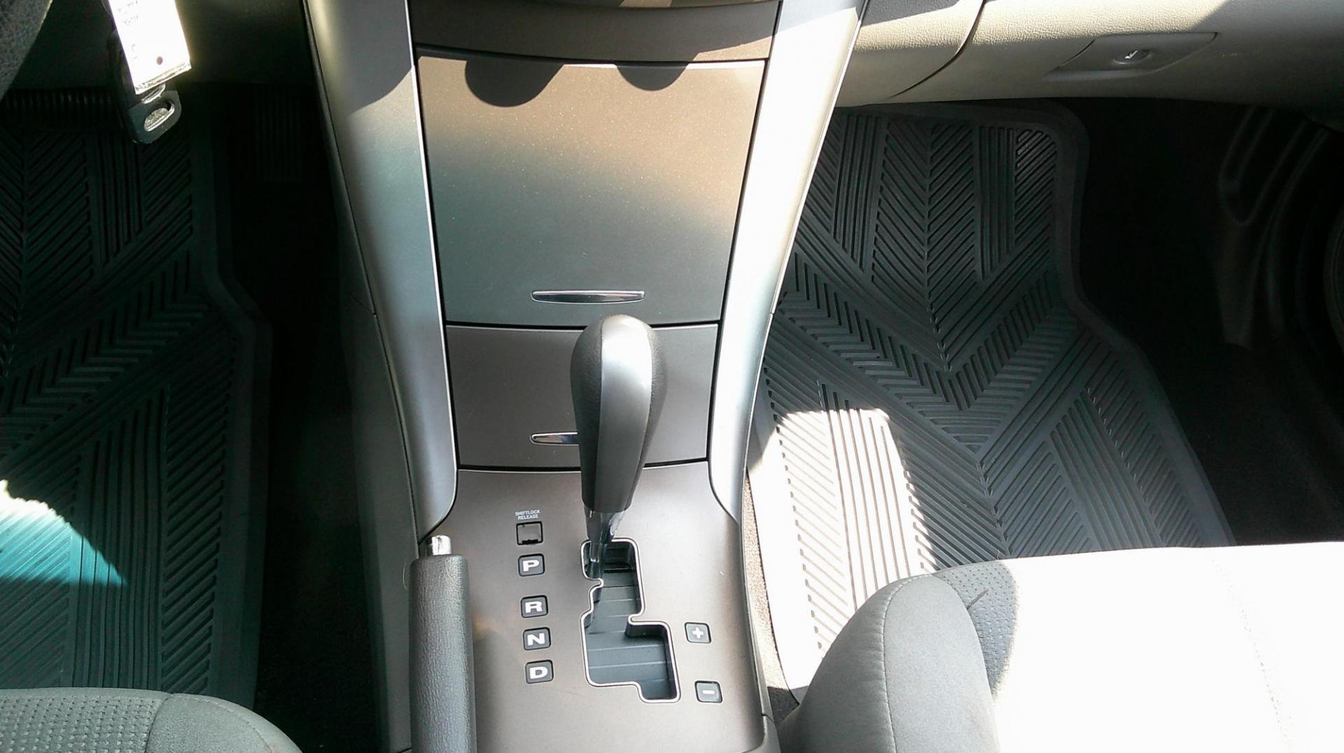 2010 SILVER Hyundai Sonata GLS (5NPET4AC6AH) with an 2.4L L4 DOHC 16V engine, located at 540a Delsea Drive, Sewell, NJ, 08080, (987) 867-5309, 39.752560, -75.111206 - Photo#21