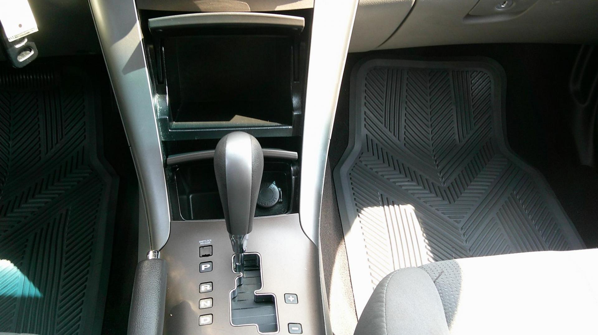 2010 SILVER Hyundai Sonata GLS (5NPET4AC6AH) with an 2.4L L4 DOHC 16V engine, located at 540a Delsea Drive, Sewell, NJ, 08080, (987) 867-5309, 39.752560, -75.111206 - Photo#22