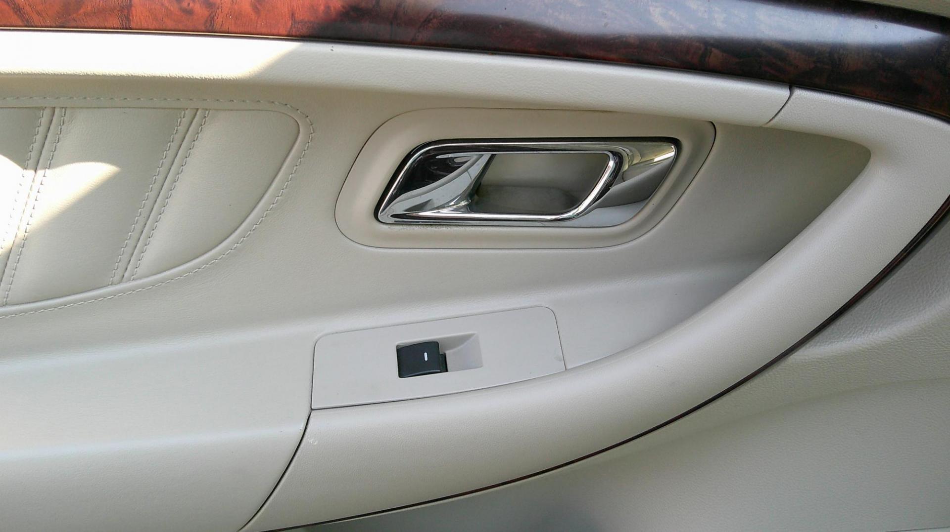 2012 BROWN Ford Taurus Limited FWD (1FAHP2FW2CG) with an 3.5L V6 DOHC 24V engine, 6-Speed Automatic transmission, located at 540a Delsea Drive, Sewell, NJ, 08080, (987) 867-5309, 39.752560, -75.111206 - Photo#16