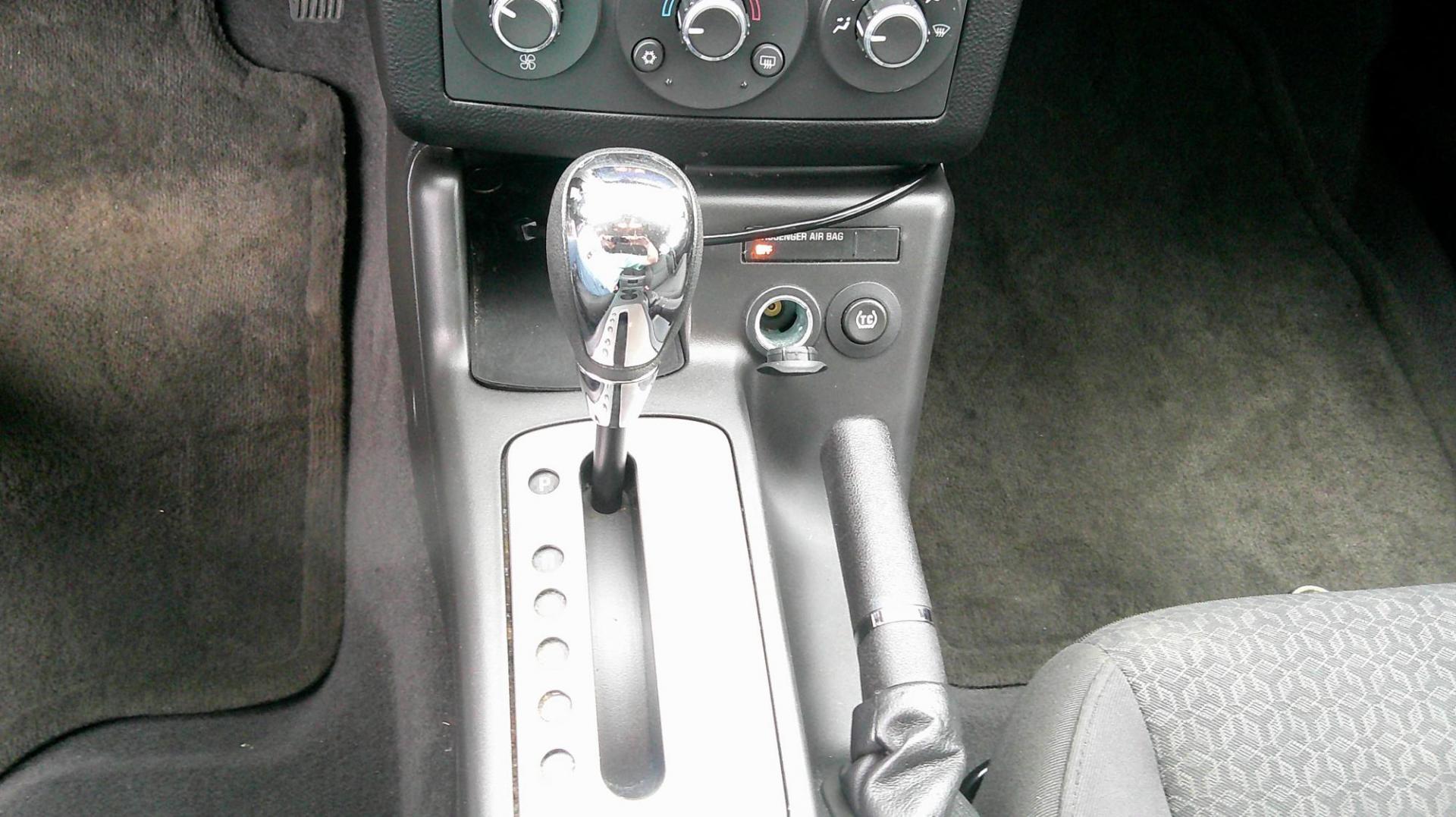 2008 GRAY Pontiac G6 1SV Sedan (1G2ZF57B284) with an 2.4L L4 DOHC 16V engine, 4-Speed Automatic Overdrive transmission, located at 540a Delsea Drive, Sewell, NJ, 08080, (987) 867-5309, 39.752560, -75.111206 - Photo#21