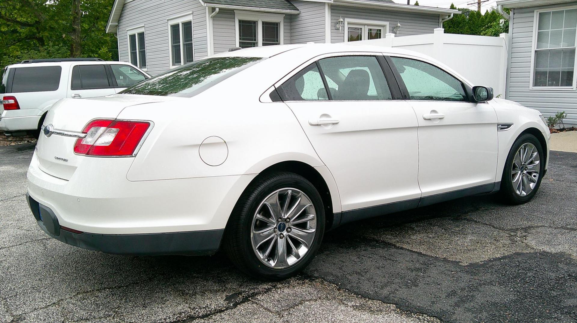 2010 WHITE Ford Taurus Limited FWD (1FAHP2FW7AG) with an 3.5L V6 DOHC 24V engine, 6-Speed Automatic transmission, located at 540a Delsea Drive, Sewell, NJ, 08080, (987) 867-5309, 39.752560, -75.111206 - Photo#6