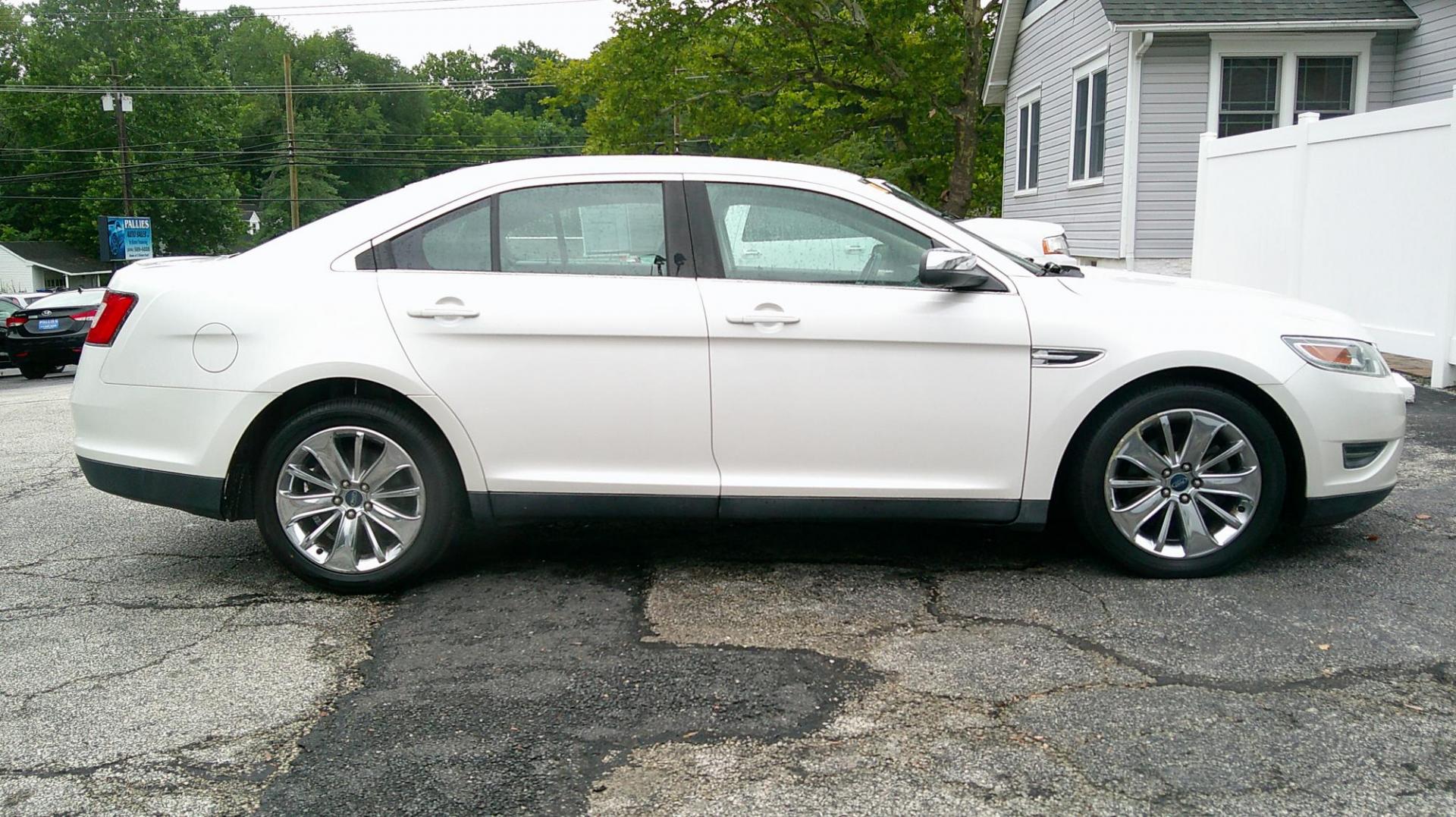 2010 WHITE Ford Taurus Limited FWD (1FAHP2FW7AG) with an 3.5L V6 DOHC 24V engine, 6-Speed Automatic transmission, located at 540a Delsea Drive, Sewell, NJ, 08080, (987) 867-5309, 39.752560, -75.111206 - Photo#7