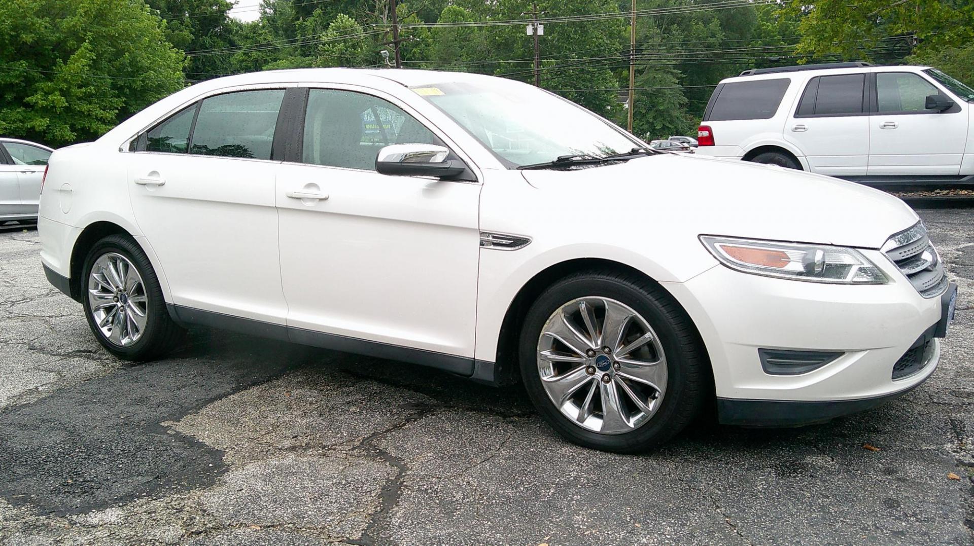 2010 WHITE Ford Taurus Limited FWD (1FAHP2FW7AG) with an 3.5L V6 DOHC 24V engine, 6-Speed Automatic transmission, located at 540a Delsea Drive, Sewell, NJ, 08080, (987) 867-5309, 39.752560, -75.111206 - Photo#8