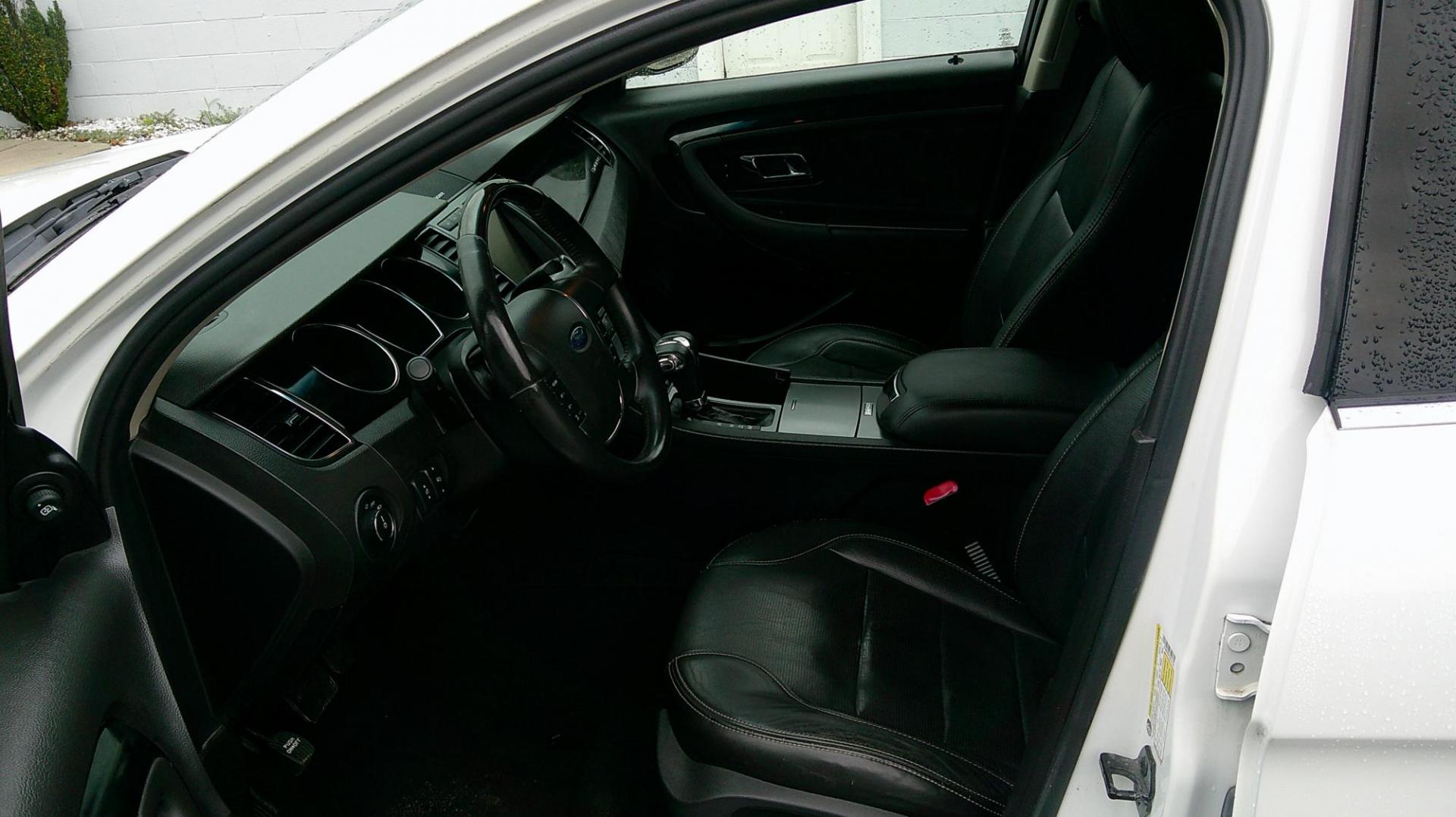 2010 WHITE Ford Taurus Limited FWD (1FAHP2FW7AG) with an 3.5L V6 DOHC 24V engine, 6-Speed Automatic transmission, located at 540a Delsea Drive, Sewell, NJ, 08080, (987) 867-5309, 39.752560, -75.111206 - Photo#11