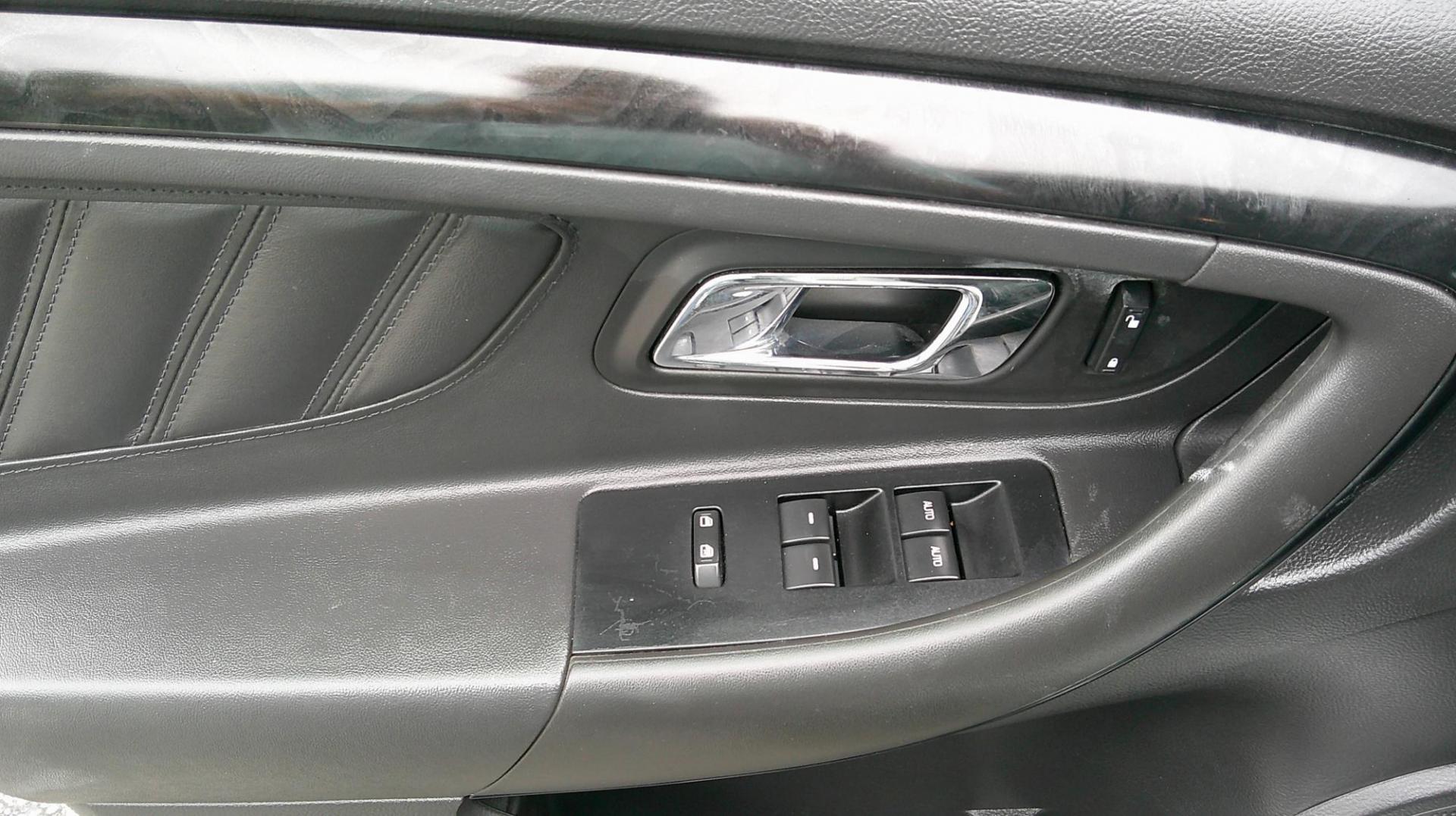 2010 WHITE Ford Taurus Limited FWD (1FAHP2FW7AG) with an 3.5L V6 DOHC 24V engine, 6-Speed Automatic transmission, located at 540a Delsea Drive, Sewell, NJ, 08080, (987) 867-5309, 39.752560, -75.111206 - Photo#13