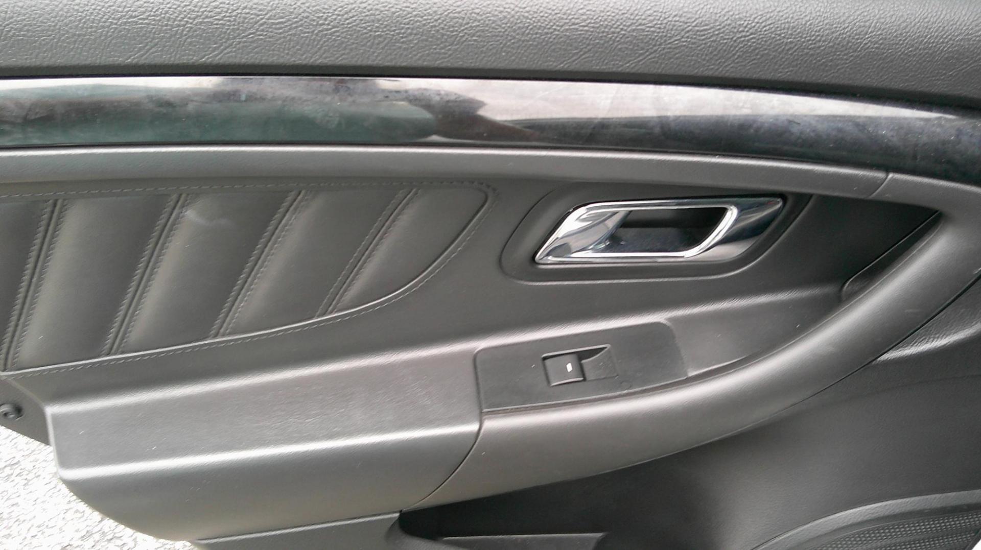 2010 WHITE Ford Taurus Limited FWD (1FAHP2FW7AG) with an 3.5L V6 DOHC 24V engine, 6-Speed Automatic transmission, located at 540a Delsea Drive, Sewell, NJ, 08080, (987) 867-5309, 39.752560, -75.111206 - Photo#16