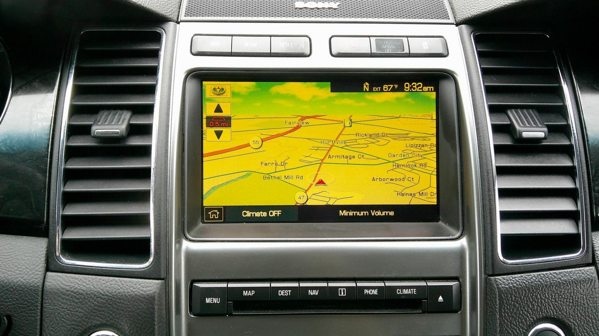 2010 WHITE Ford Taurus Limited FWD (1FAHP2FW7AG) with an 3.5L V6 DOHC 24V engine, 6-Speed Automatic transmission, located at 540a Delsea Drive, Sewell, NJ, 08080, (987) 867-5309, 39.752560, -75.111206 - Photo#19