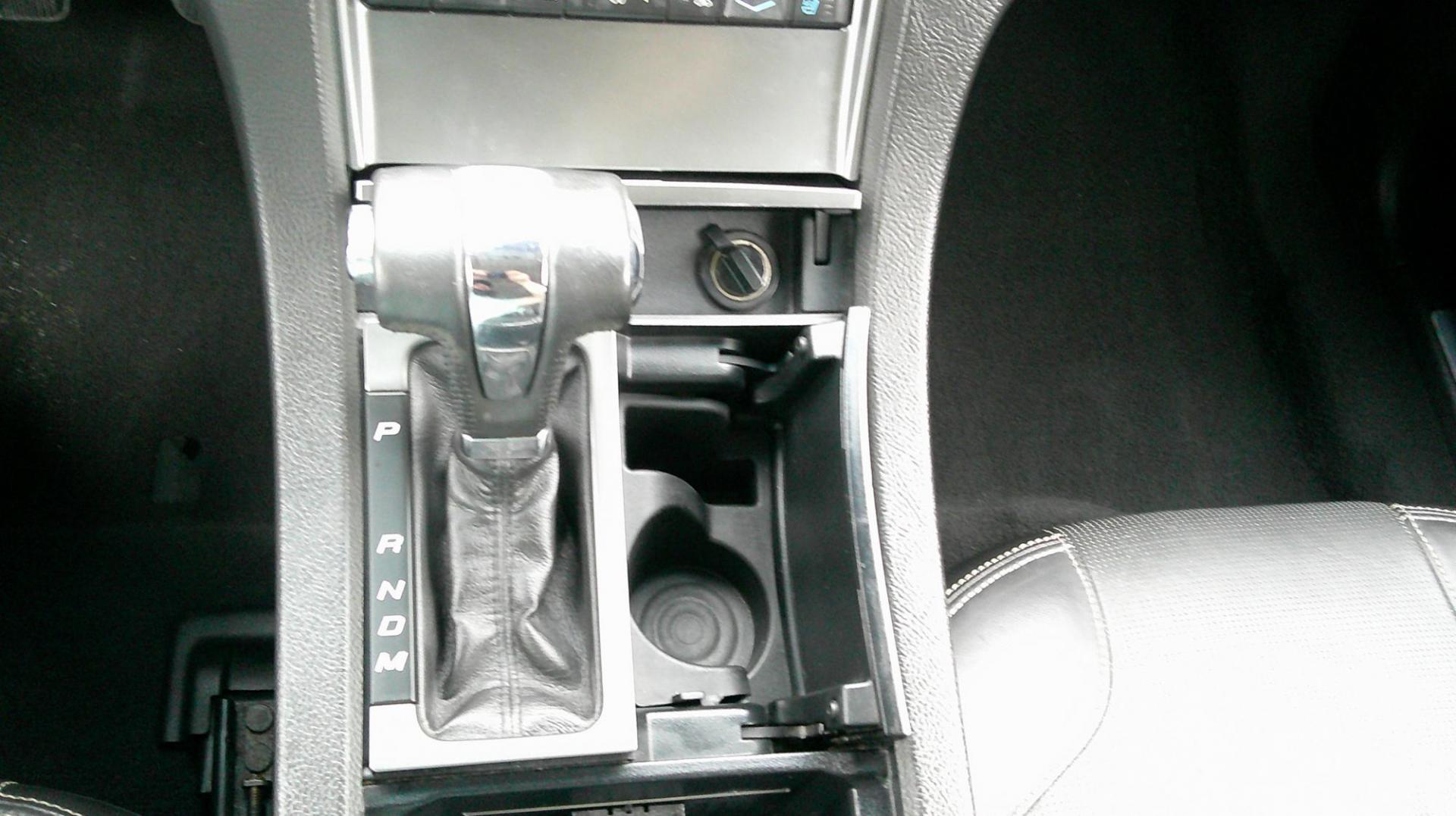 2010 WHITE Ford Taurus Limited FWD (1FAHP2FW7AG) with an 3.5L V6 DOHC 24V engine, 6-Speed Automatic transmission, located at 540a Delsea Drive, Sewell, NJ, 08080, (987) 867-5309, 39.752560, -75.111206 - Photo#21