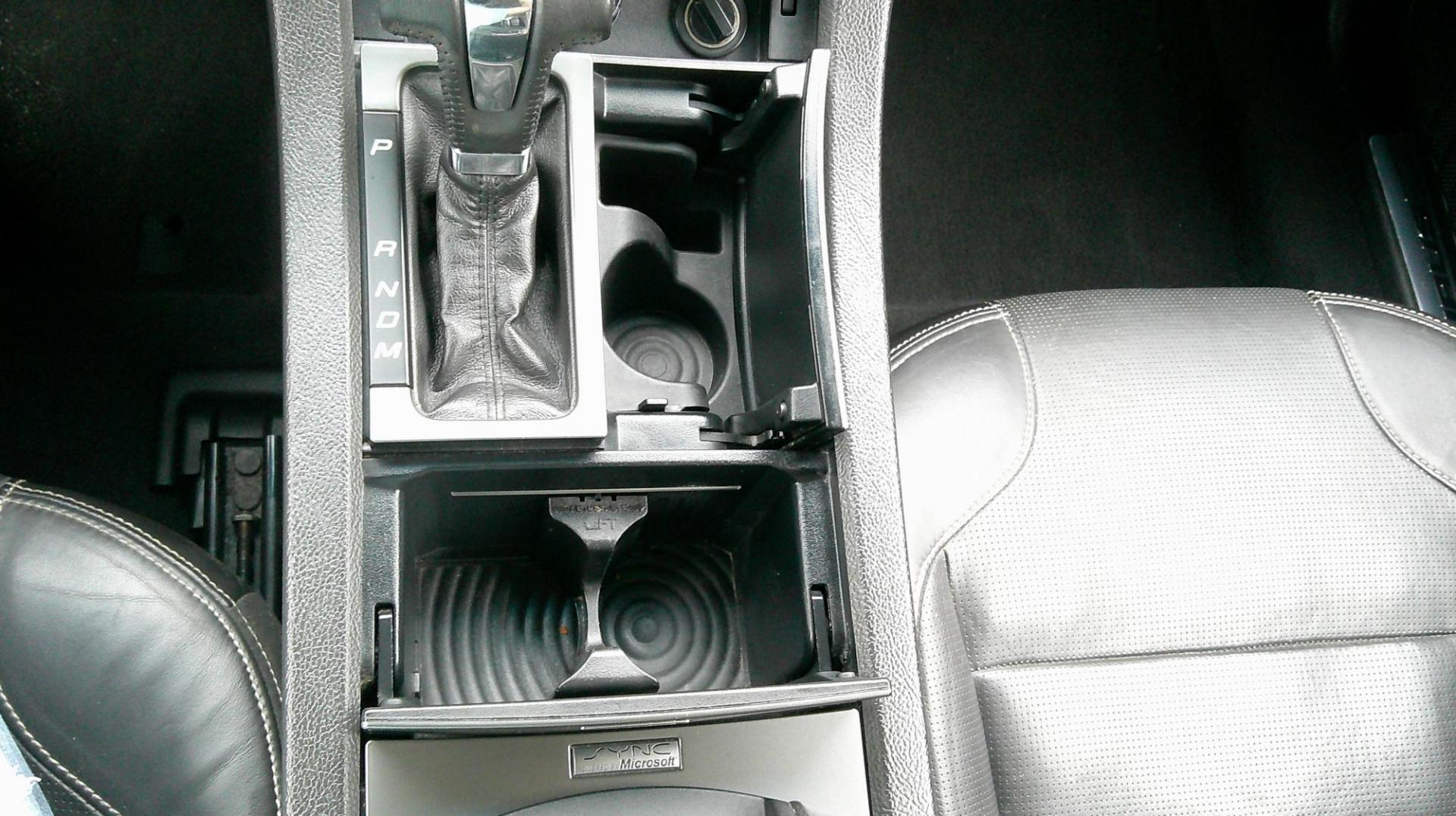 2010 WHITE Ford Taurus Limited FWD (1FAHP2FW7AG) with an 3.5L V6 DOHC 24V engine, 6-Speed Automatic transmission, located at 540a Delsea Drive, Sewell, NJ, 08080, (987) 867-5309, 39.752560, -75.111206 - Photo#22