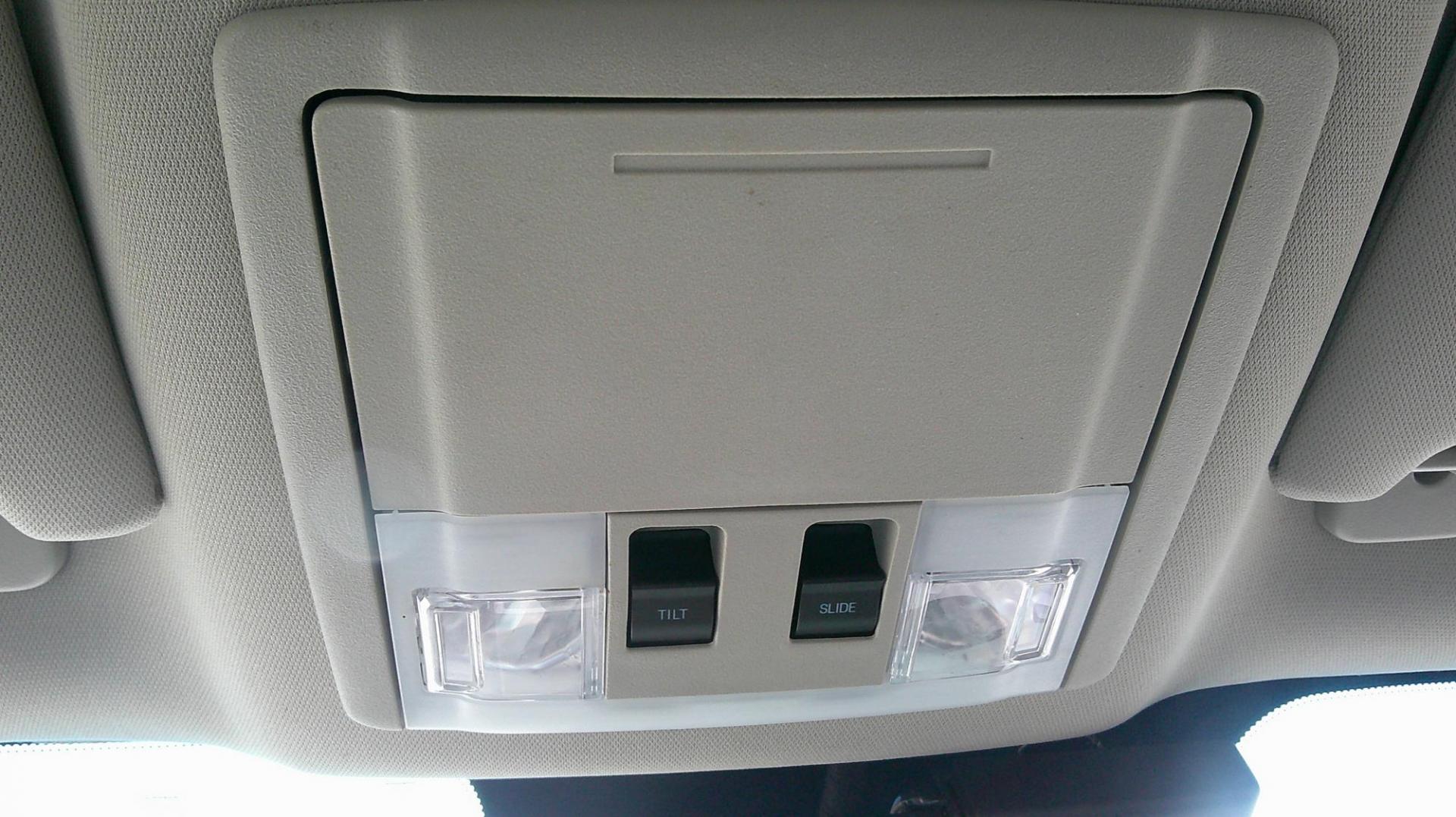 2010 WHITE Ford Taurus Limited FWD (1FAHP2FW7AG) with an 3.5L V6 DOHC 24V engine, 6-Speed Automatic transmission, located at 540a Delsea Drive, Sewell, NJ, 08080, (987) 867-5309, 39.752560, -75.111206 - Photo#23