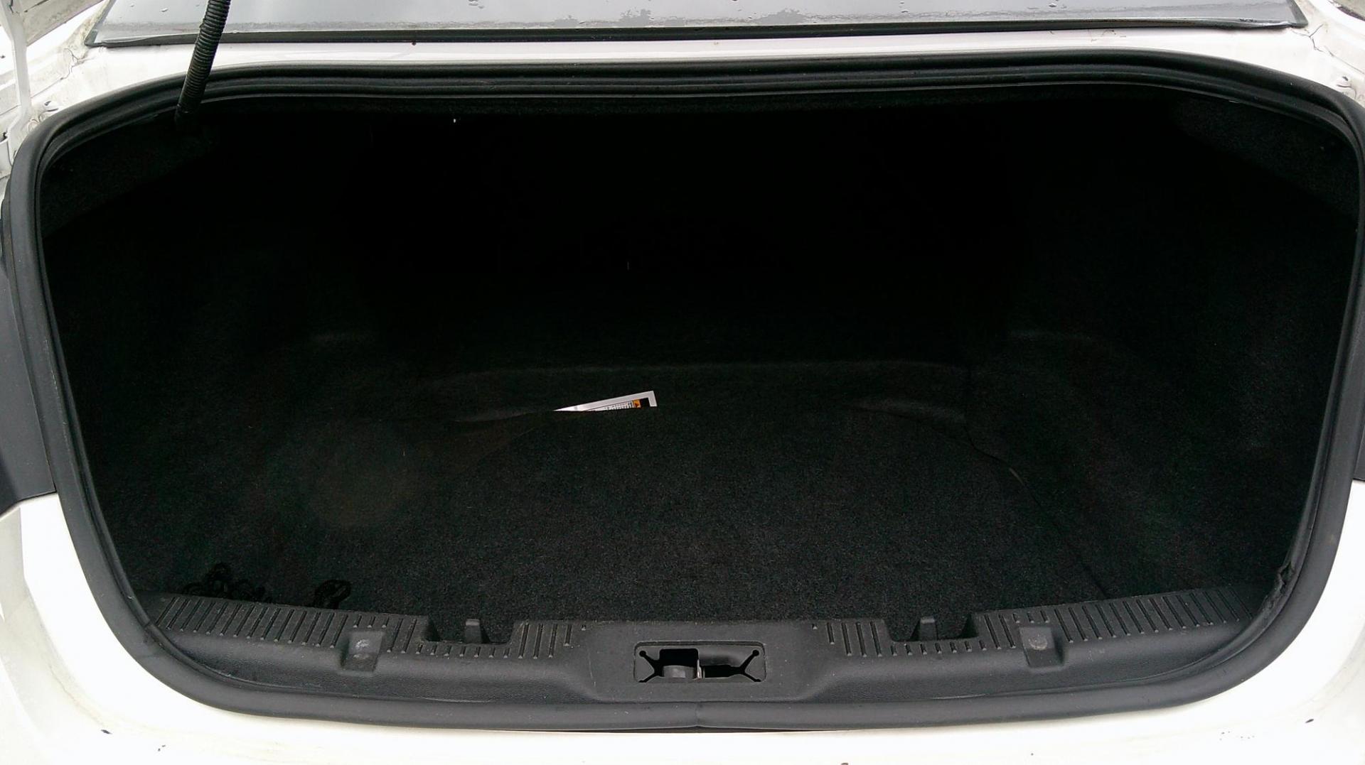 2010 WHITE Ford Taurus Limited FWD (1FAHP2FW7AG) with an 3.5L V6 DOHC 24V engine, 6-Speed Automatic transmission, located at 540a Delsea Drive, Sewell, NJ, 08080, (987) 867-5309, 39.752560, -75.111206 - Photo#27