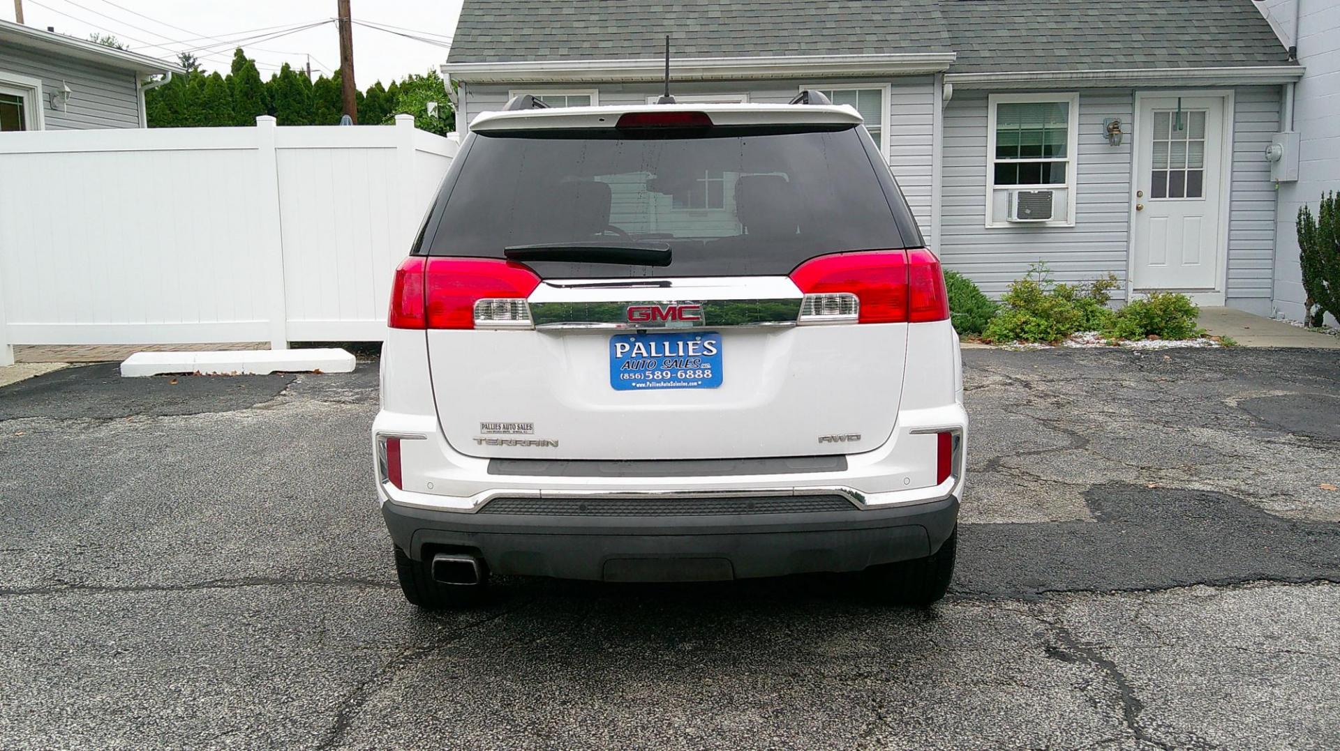 2017 WHITE GMC Terrain SLE2 AWD (2GKFLTEK5H6) with an 2.4L L4 DOHC 16V engine, 6A transmission, located at 540a Delsea Drive, Sewell, NJ, 08080, (987) 867-5309, 39.752560, -75.111206 - Photo#4