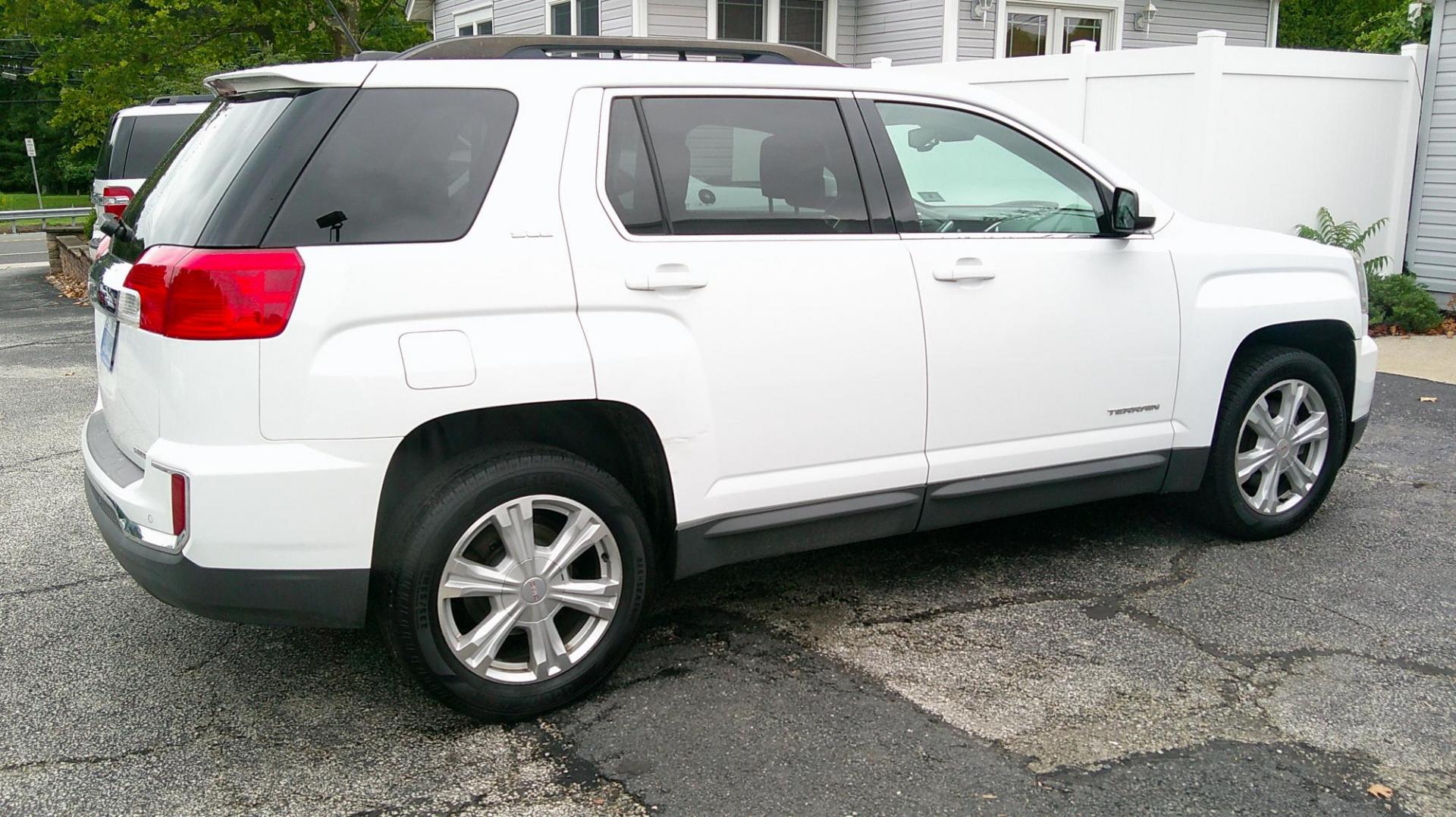 2017 WHITE GMC Terrain SLE2 AWD (2GKFLTEK5H6) with an 2.4L L4 DOHC 16V engine, 6A transmission, located at 540a Delsea Drive, Sewell, NJ, 08080, (987) 867-5309, 39.752560, -75.111206 - Photo#5