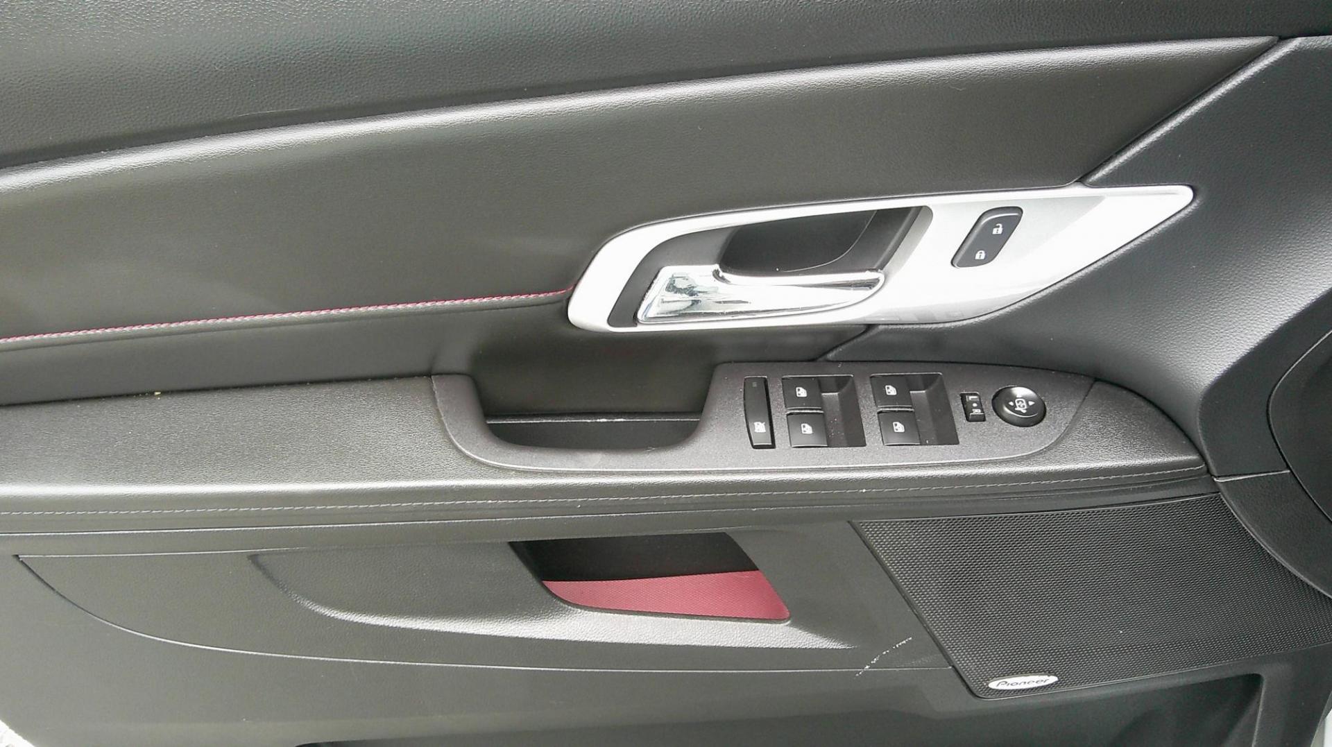 2017 WHITE GMC Terrain SLE2 AWD (2GKFLTEK5H6) with an 2.4L L4 DOHC 16V engine, 6A transmission, located at 540a Delsea Drive, Sewell, NJ, 08080, (987) 867-5309, 39.752560, -75.111206 - Photo#12