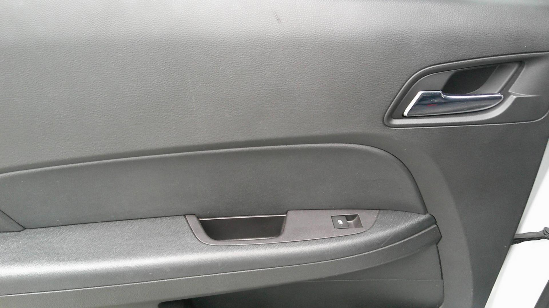 2017 WHITE GMC Terrain SLE2 AWD (2GKFLTEK5H6) with an 2.4L L4 DOHC 16V engine, 6A transmission, located at 540a Delsea Drive, Sewell, NJ, 08080, (987) 867-5309, 39.752560, -75.111206 - Photo#15