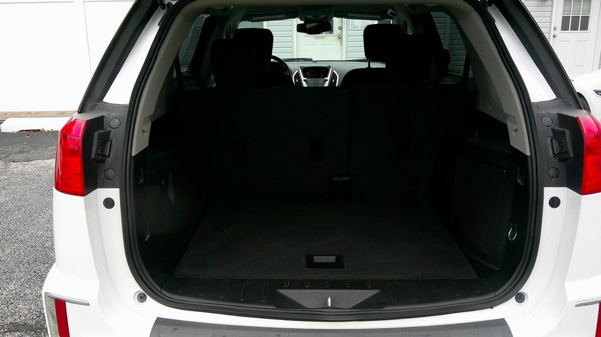 2017 WHITE GMC Terrain SLE2 AWD (2GKFLTEK5H6) with an 2.4L L4 DOHC 16V engine, 6A transmission, located at 540a Delsea Drive, Sewell, NJ, 08080, (987) 867-5309, 39.752560, -75.111206 - Photo#26