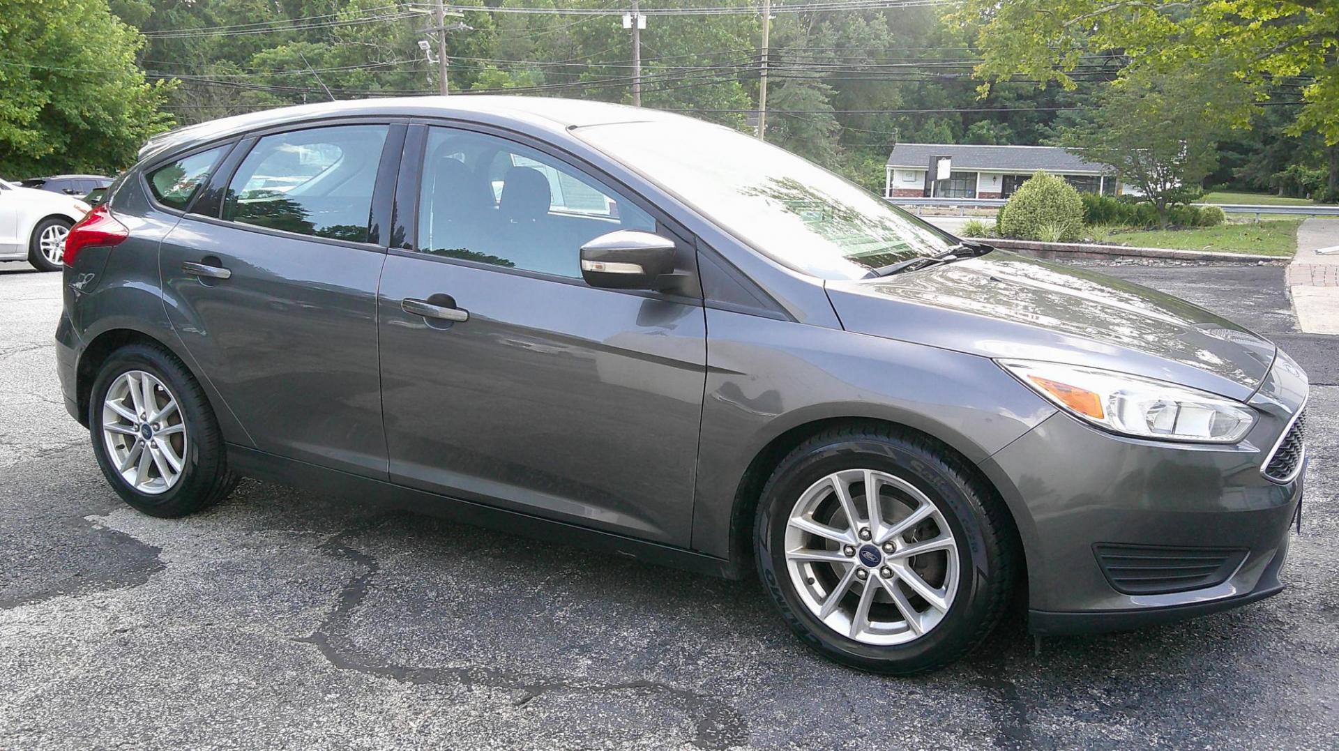 2016 GRAY Ford Focus SE Hatch (1FADP3K29GL) with an 2.0L L4 DOHC 16V engine, located at 540a Delsea Drive, Sewell, NJ, 08080, (987) 867-5309, 39.752560, -75.111206 - Photo#8