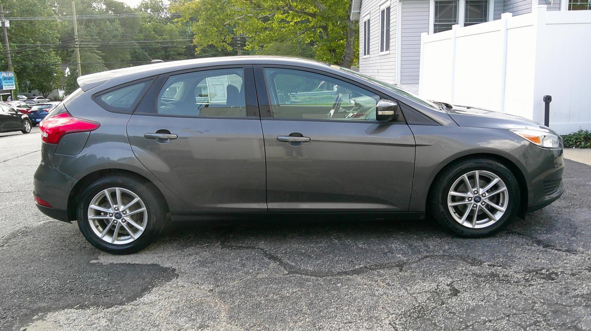 2016 GRAY Ford Focus SE Hatch (1FADP3K29GL) with an 2.0L L4 DOHC 16V engine, located at 540a Delsea Drive, Sewell, NJ, 08080, (987) 867-5309, 39.752560, -75.111206 - Photo#7