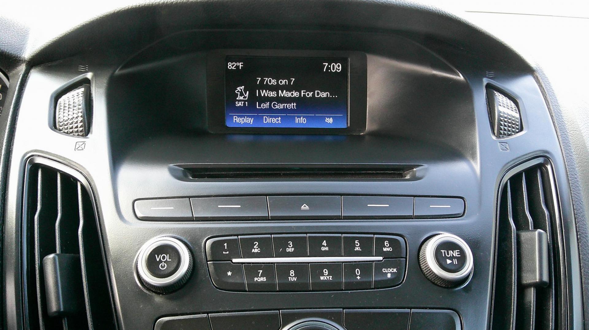 2016 GRAY Ford Focus SE Hatch (1FADP3K29GL) with an 2.0L L4 DOHC 16V engine, located at 540a Delsea Drive, Sewell, NJ, 08080, (987) 867-5309, 39.752560, -75.111206 - Photo#19