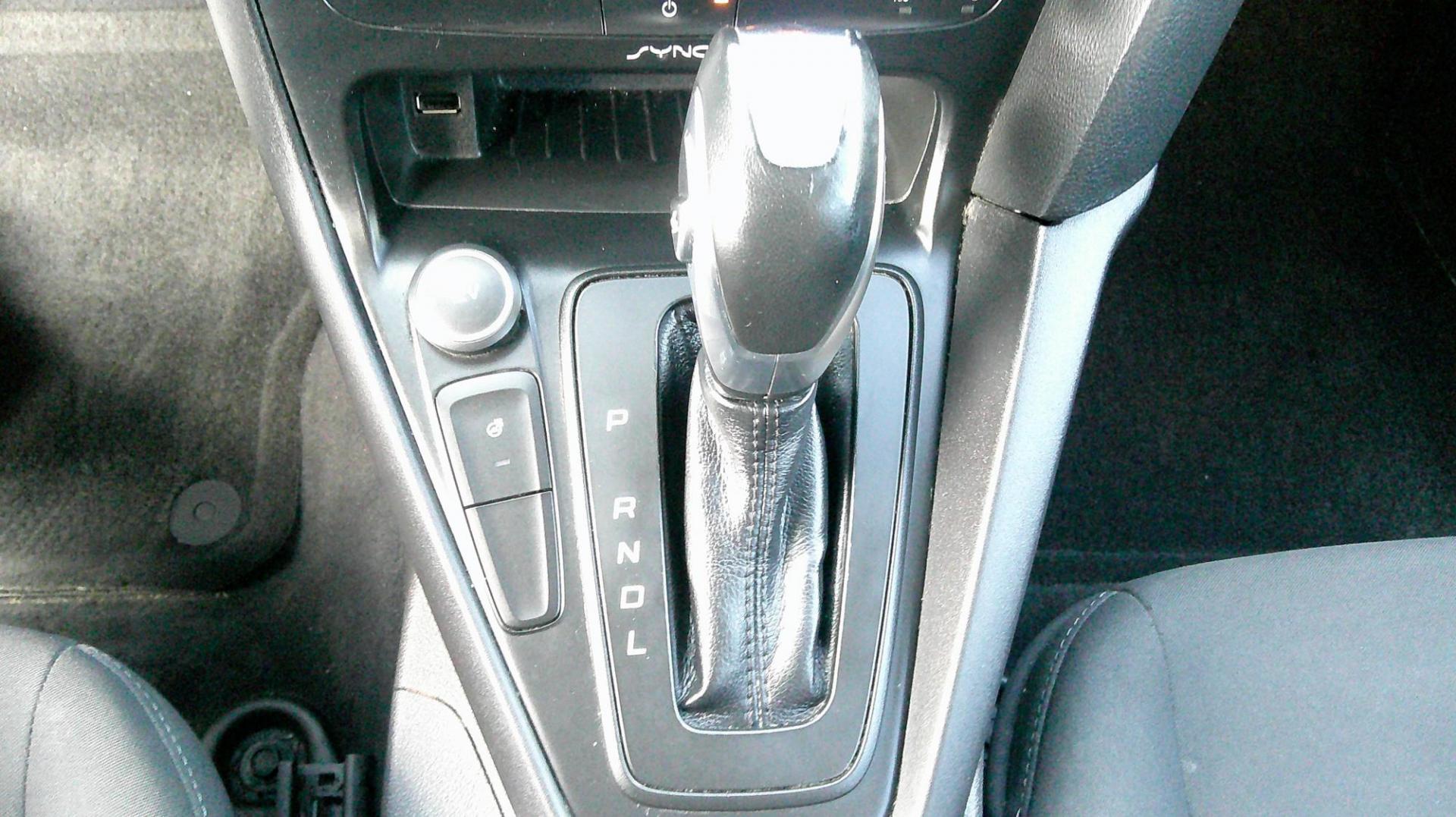 2016 GRAY Ford Focus SE Hatch (1FADP3K29GL) with an 2.0L L4 DOHC 16V engine, located at 540a Delsea Drive, Sewell, NJ, 08080, (987) 867-5309, 39.752560, -75.111206 - Photo#23