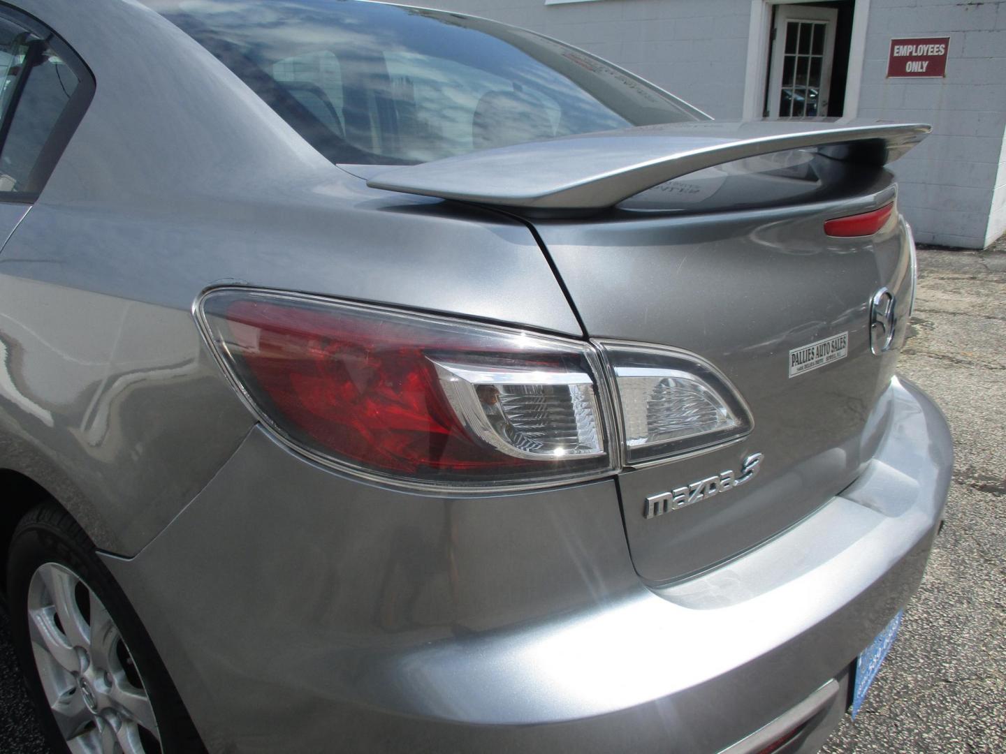 2011 GRAY Mazda MAZDA3 i Touring 4-Door (JM1BL1VG6B1) with an 2.0L L4 DOHC 16V engine, located at 540a Delsea Drive, Sewell, NJ, 08080, (987) 867-5309, 39.752560, -75.111206 - Photo#4