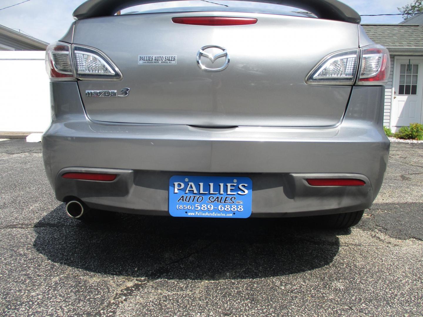 2011 GRAY Mazda MAZDA3 i Touring 4-Door (JM1BL1VG6B1) with an 2.0L L4 DOHC 16V engine, located at 540a Delsea Drive, Sewell, NJ, 08080, (987) 867-5309, 39.752560, -75.111206 - Photo#5