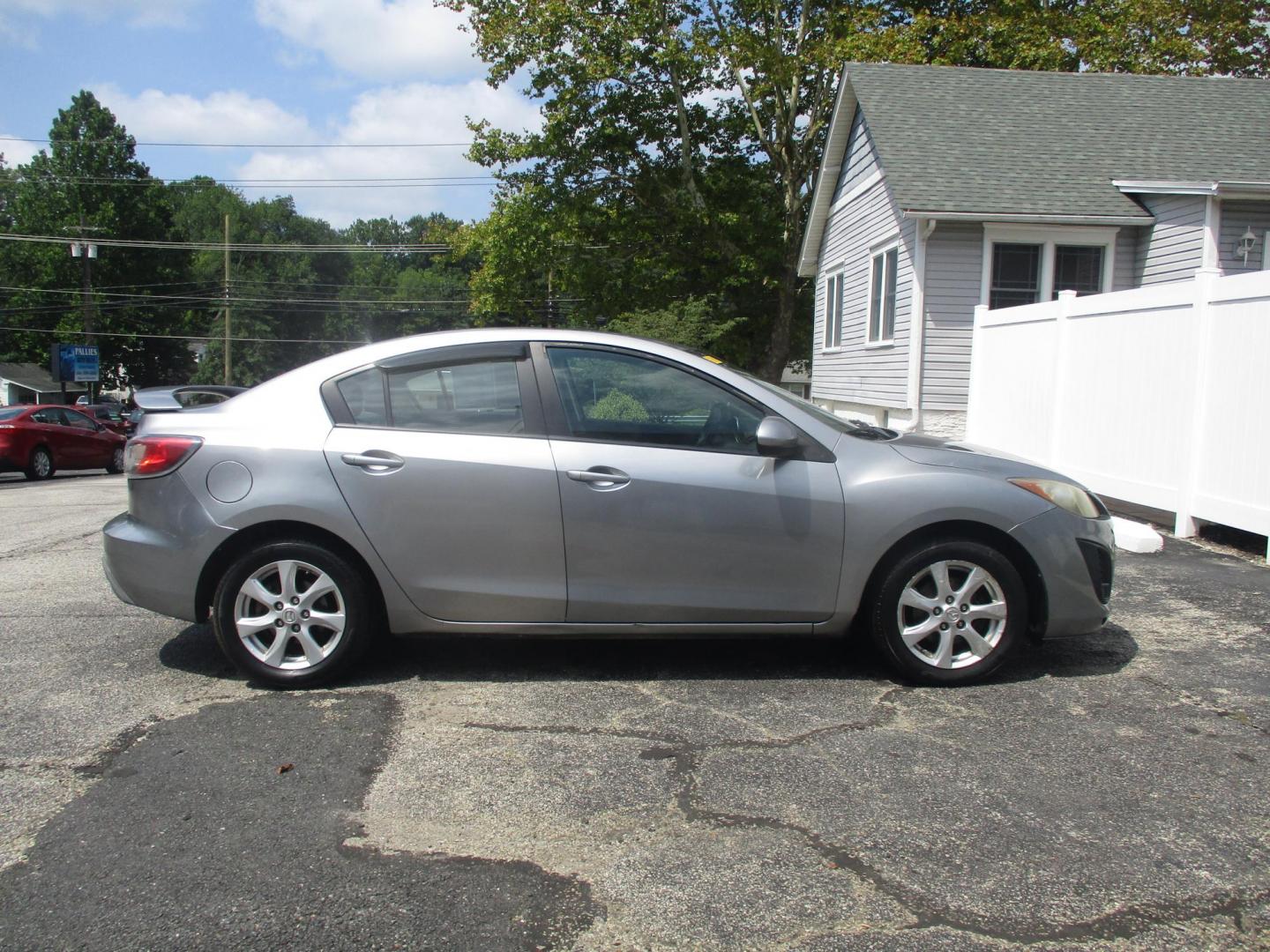 2011 GRAY Mazda MAZDA3 i Touring 4-Door (JM1BL1VG6B1) with an 2.0L L4 DOHC 16V engine, located at 540a Delsea Drive, Sewell, NJ, 08080, (987) 867-5309, 39.752560, -75.111206 - Photo#8
