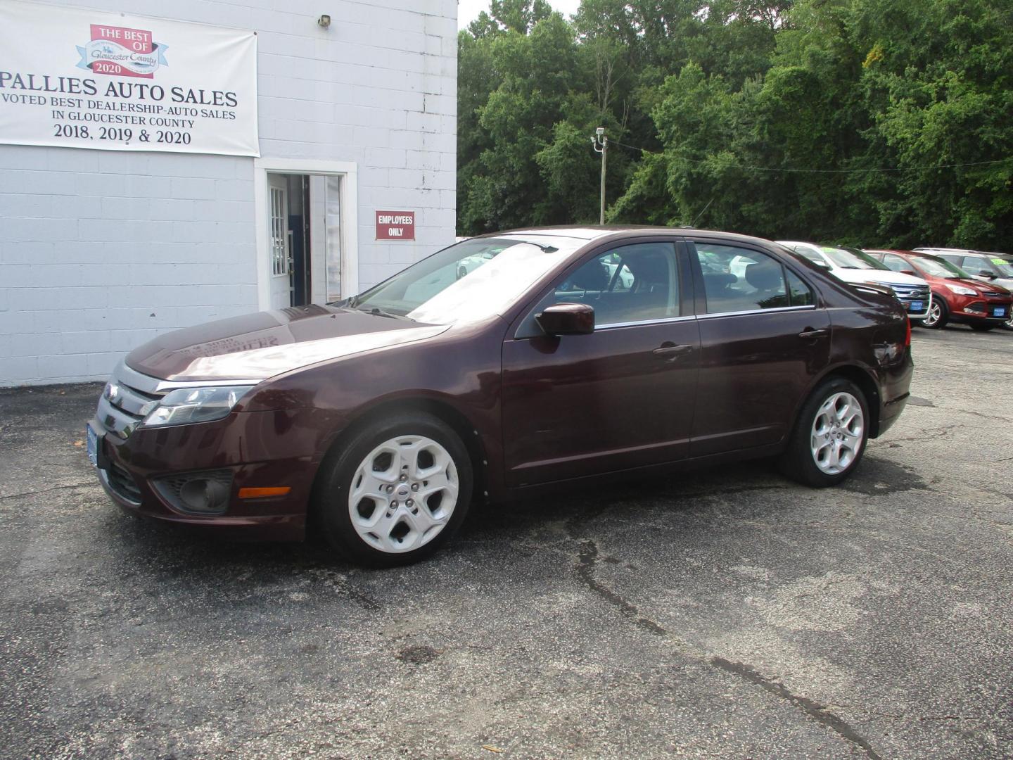 2011 MAROON Ford Fusion I4 SE (3FAHP0HA9BR) with an 2.5L L4 DOHC 16V engine, located at 540a Delsea Drive, Sewell, NJ, 08080, (987) 867-5309, 39.752560, -75.111206 - Photo#1