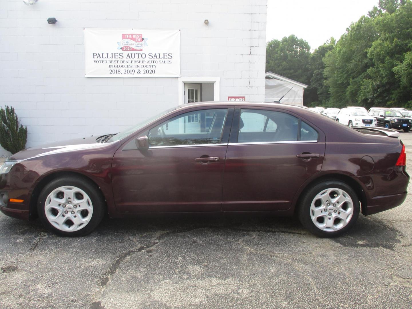 2011 MAROON Ford Fusion I4 SE (3FAHP0HA9BR) with an 2.5L L4 DOHC 16V engine, located at 540a Delsea Drive, Sewell, NJ, 08080, (987) 867-5309, 39.752560, -75.111206 - Photo#2