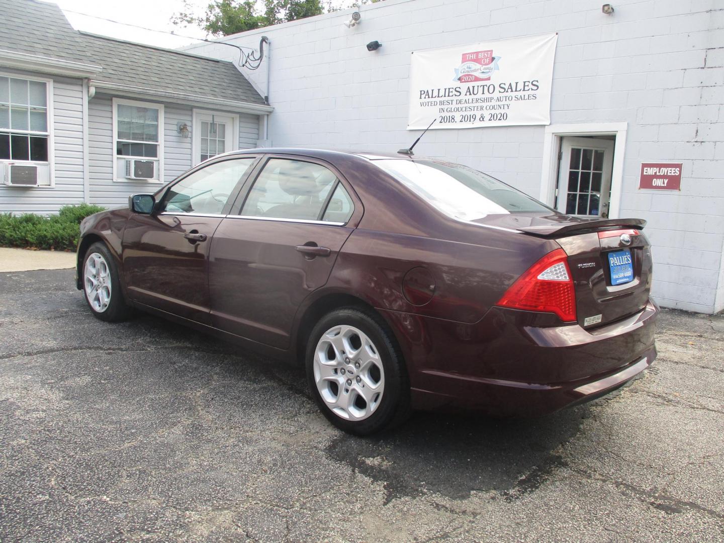 2011 MAROON Ford Fusion I4 SE (3FAHP0HA9BR) with an 2.5L L4 DOHC 16V engine, located at 540a Delsea Drive, Sewell, NJ, 08080, (987) 867-5309, 39.752560, -75.111206 - Photo#3