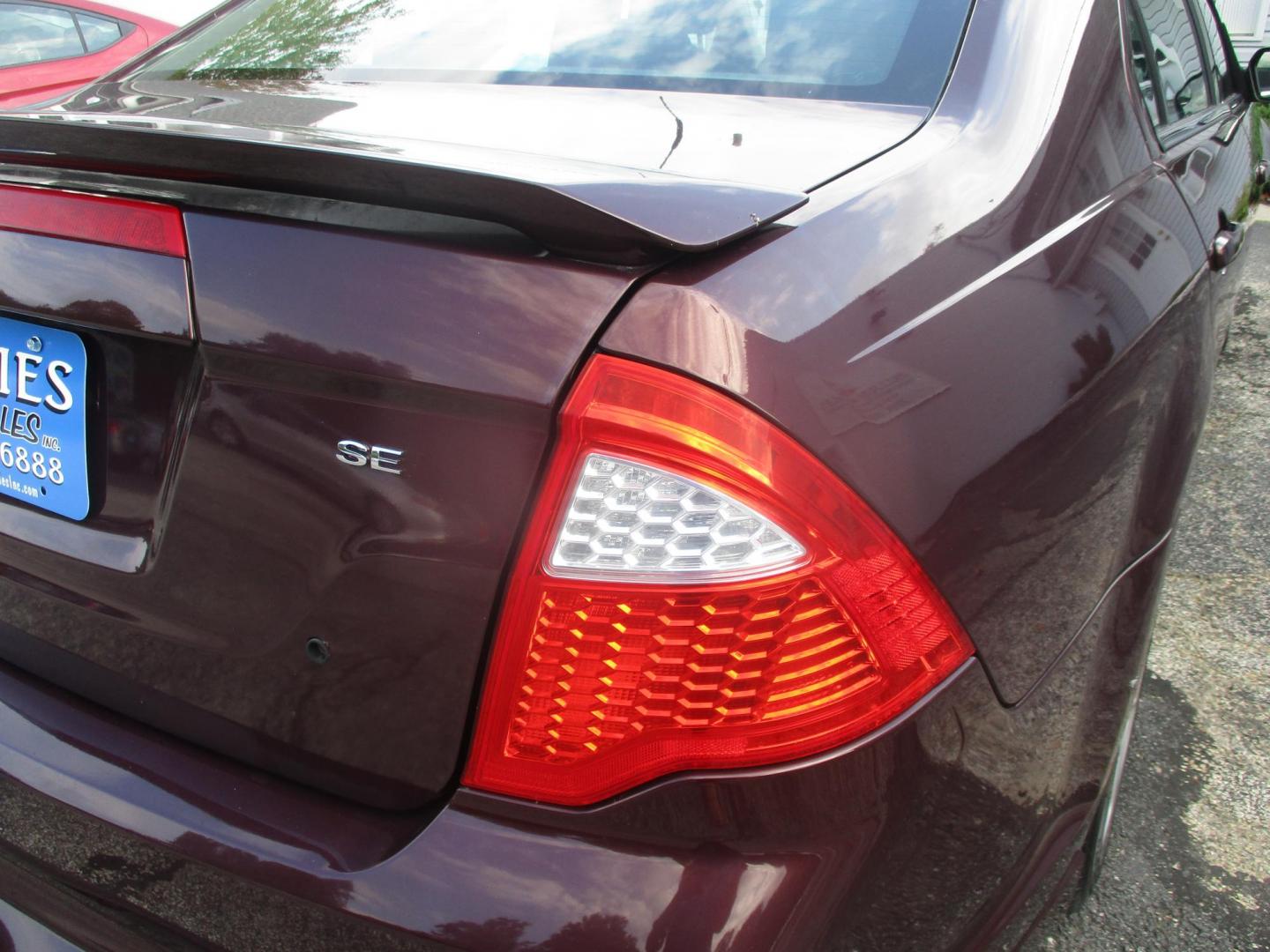 2011 MAROON Ford Fusion I4 SE (3FAHP0HA9BR) with an 2.5L L4 DOHC 16V engine, located at 540a Delsea Drive, Sewell, NJ, 08080, (987) 867-5309, 39.752560, -75.111206 - Photo#6