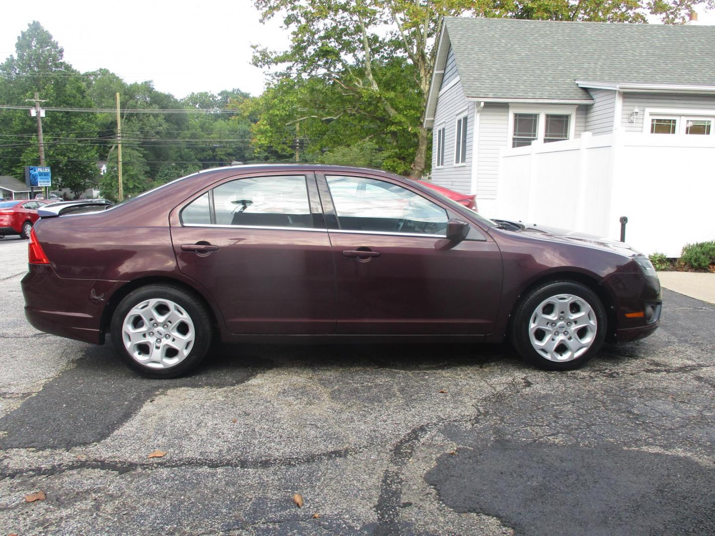 2011 MAROON Ford Fusion I4 SE (3FAHP0HA9BR) with an 2.5L L4 DOHC 16V engine, located at 540a Delsea Drive, Sewell, NJ, 08080, (987) 867-5309, 39.752560, -75.111206 - Photo#7