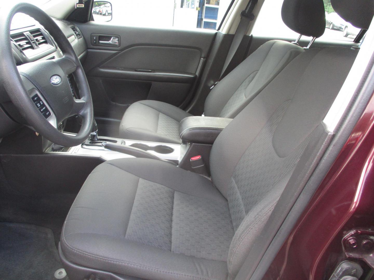 2011 MAROON Ford Fusion I4 SE (3FAHP0HA9BR) with an 2.5L L4 DOHC 16V engine, located at 540a Delsea Drive, Sewell, NJ, 08080, (987) 867-5309, 39.752560, -75.111206 - Photo#11