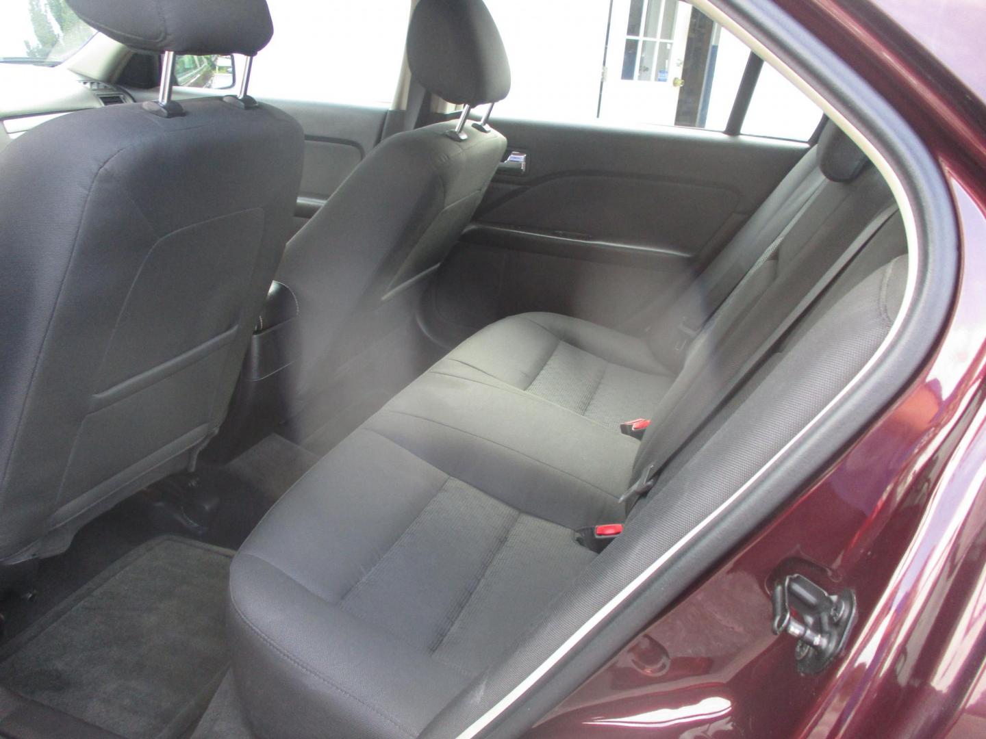 2011 MAROON Ford Fusion I4 SE (3FAHP0HA9BR) with an 2.5L L4 DOHC 16V engine, located at 540a Delsea Drive, Sewell, NJ, 08080, (987) 867-5309, 39.752560, -75.111206 - Photo#16