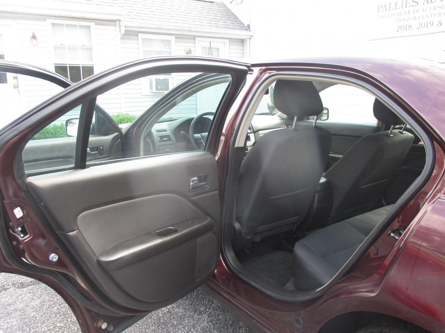 2011 MAROON Ford Fusion I4 SE (3FAHP0HA9BR) with an 2.5L L4 DOHC 16V engine, located at 540a Delsea Drive, Sewell, NJ, 08080, (987) 867-5309, 39.752560, -75.111206 - Photo#17