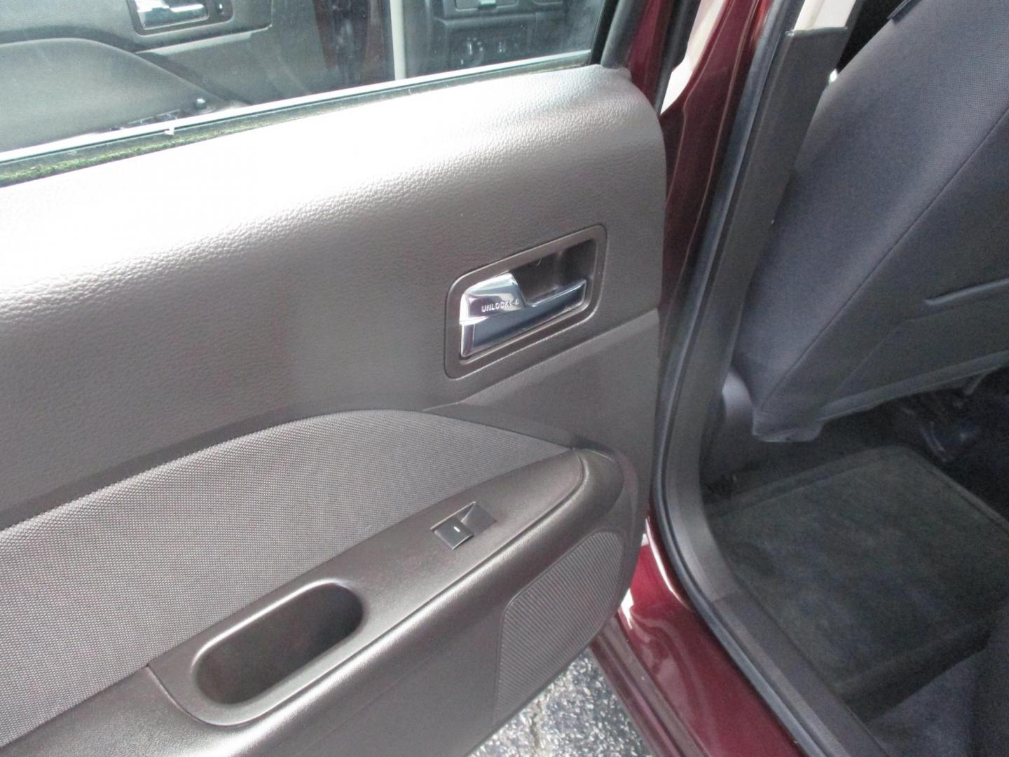 2011 MAROON Ford Fusion I4 SE (3FAHP0HA9BR) with an 2.5L L4 DOHC 16V engine, located at 540a Delsea Drive, Sewell, NJ, 08080, (987) 867-5309, 39.752560, -75.111206 - Photo#18